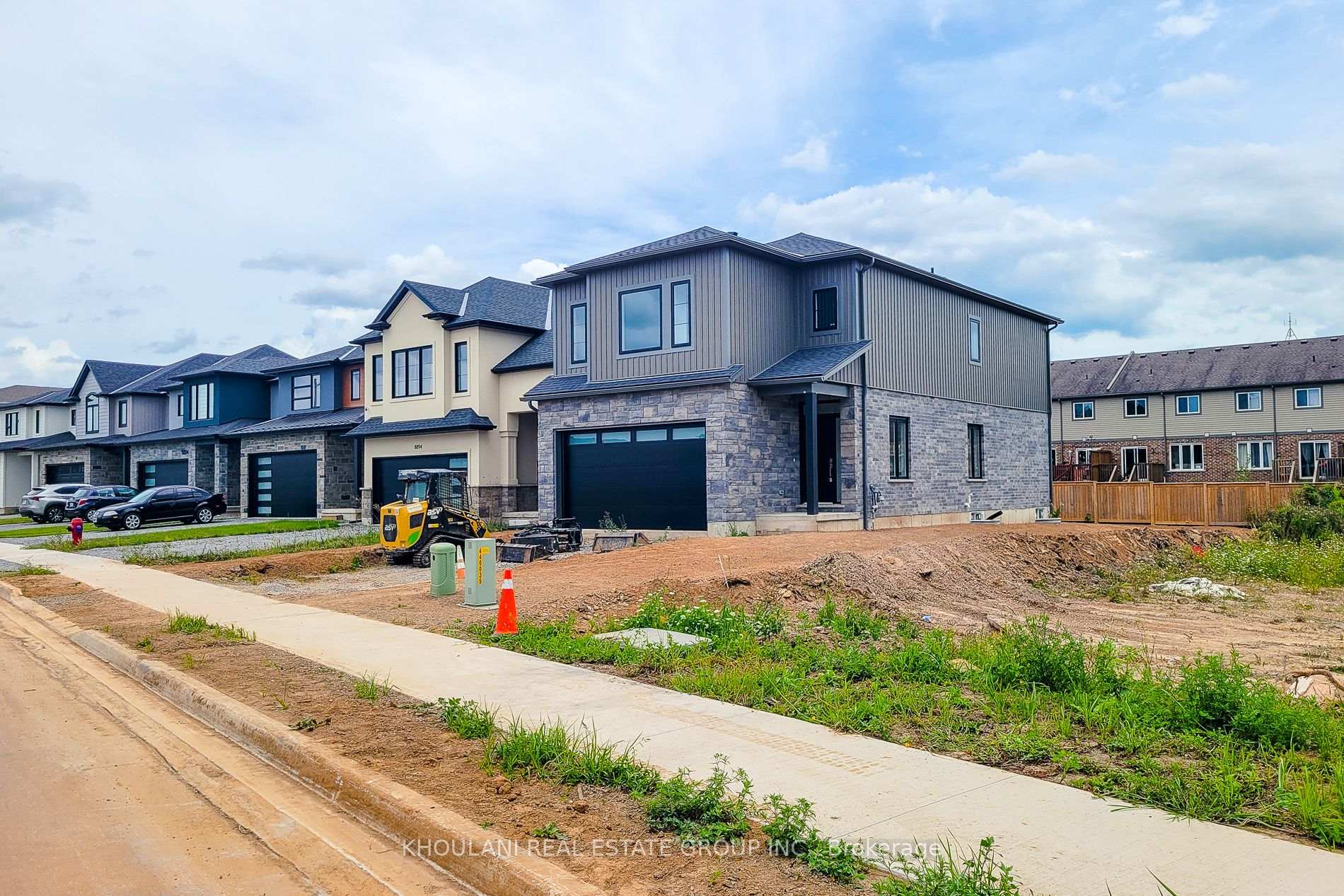 Photo 7 of 8898 Angie Drive, Niagara Falls, Forestview — HOMEH