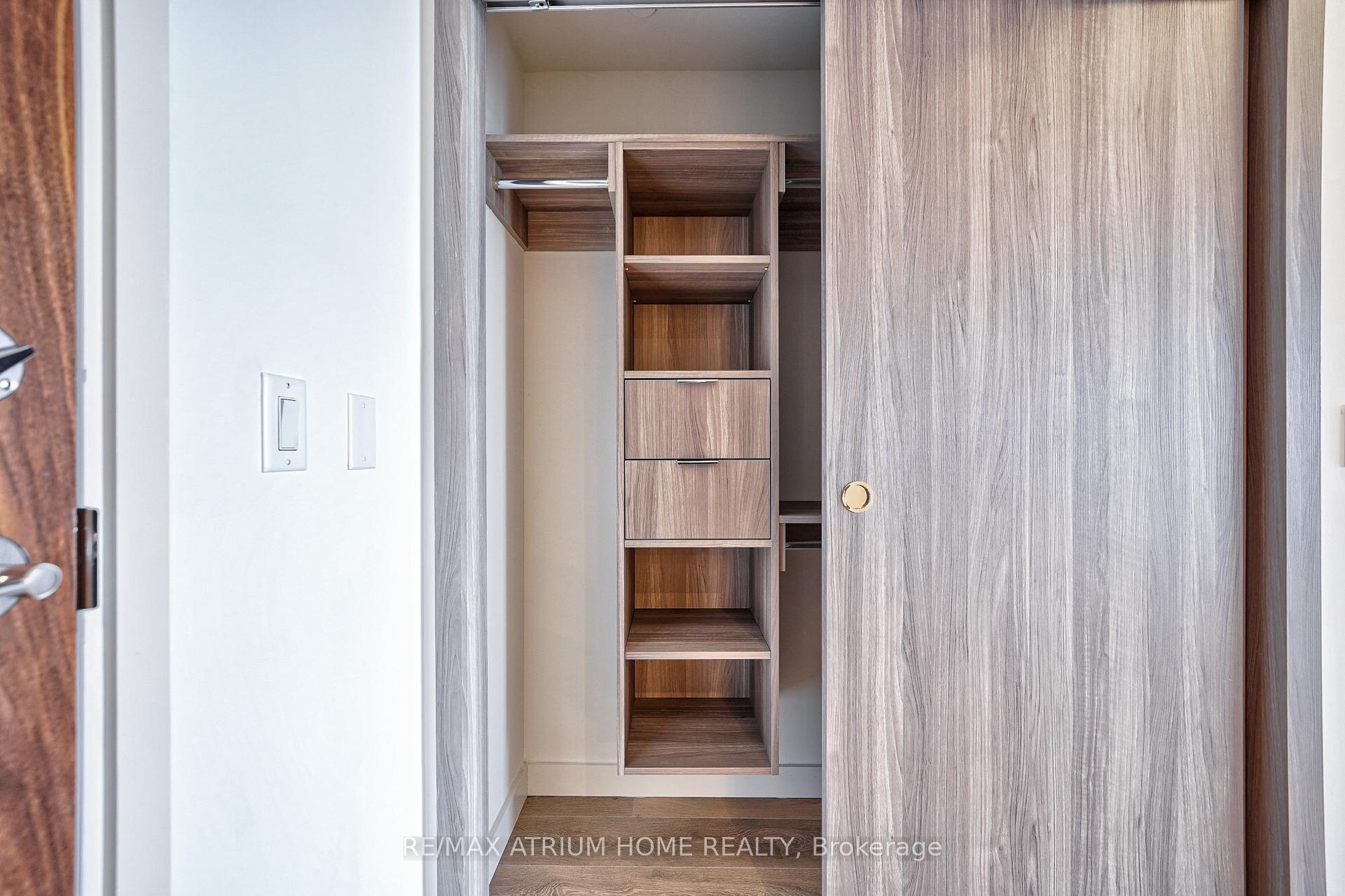 Photo 6 of Unit 2005, 25 McMahon Drive W, North York, Bayview Village — HOMEH