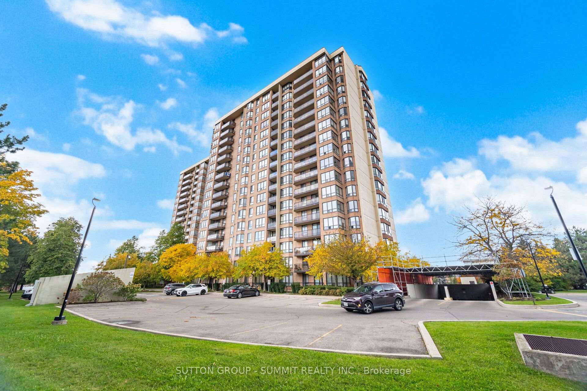 Photo 2 of Unit 1511, 20 Cherrytree Drive, Brampton, Fletcher's Creek South — HOMEH