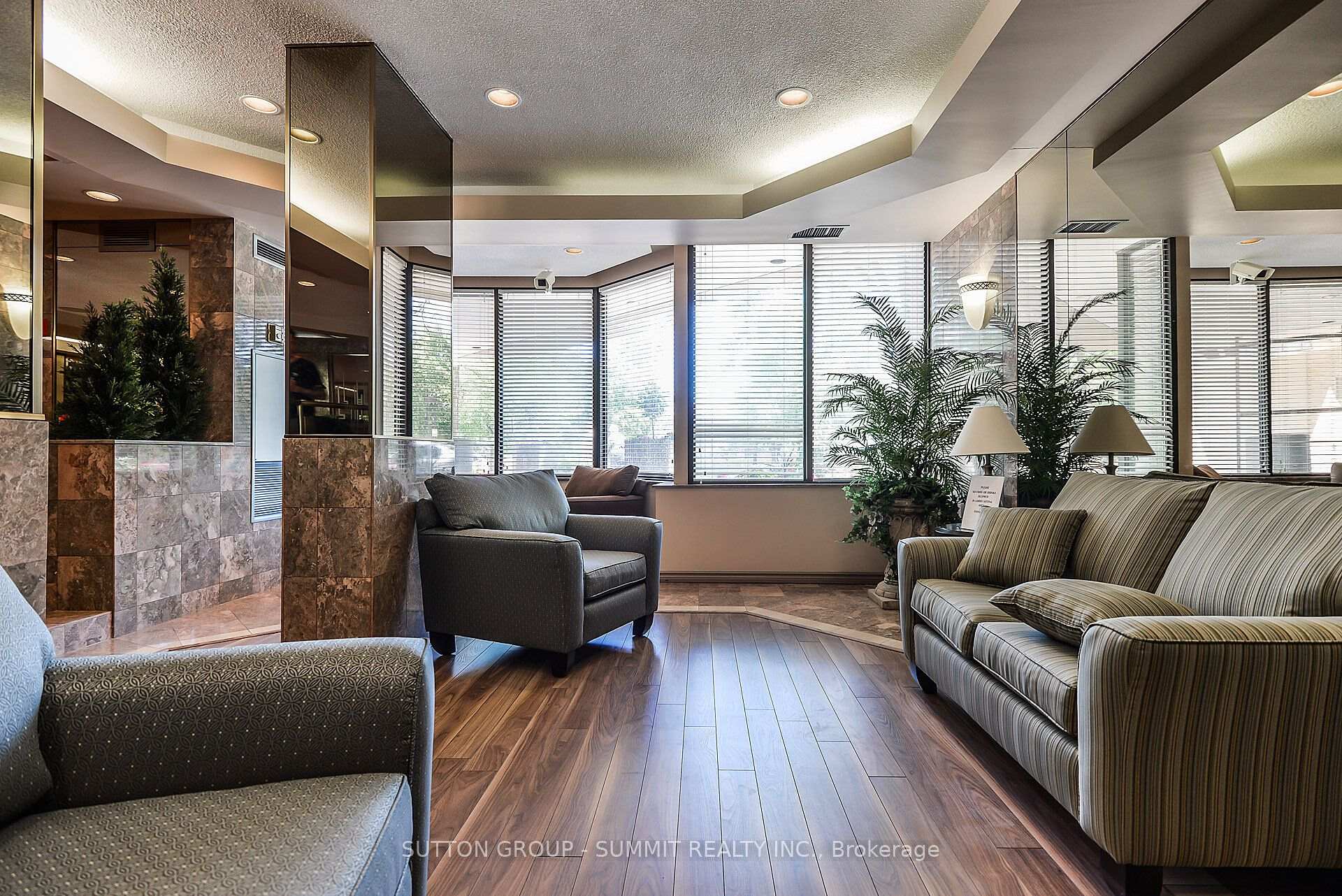 Photo 5 of Unit 1511, 20 Cherrytree Drive, Brampton, Fletcher's Creek South — HOMEH