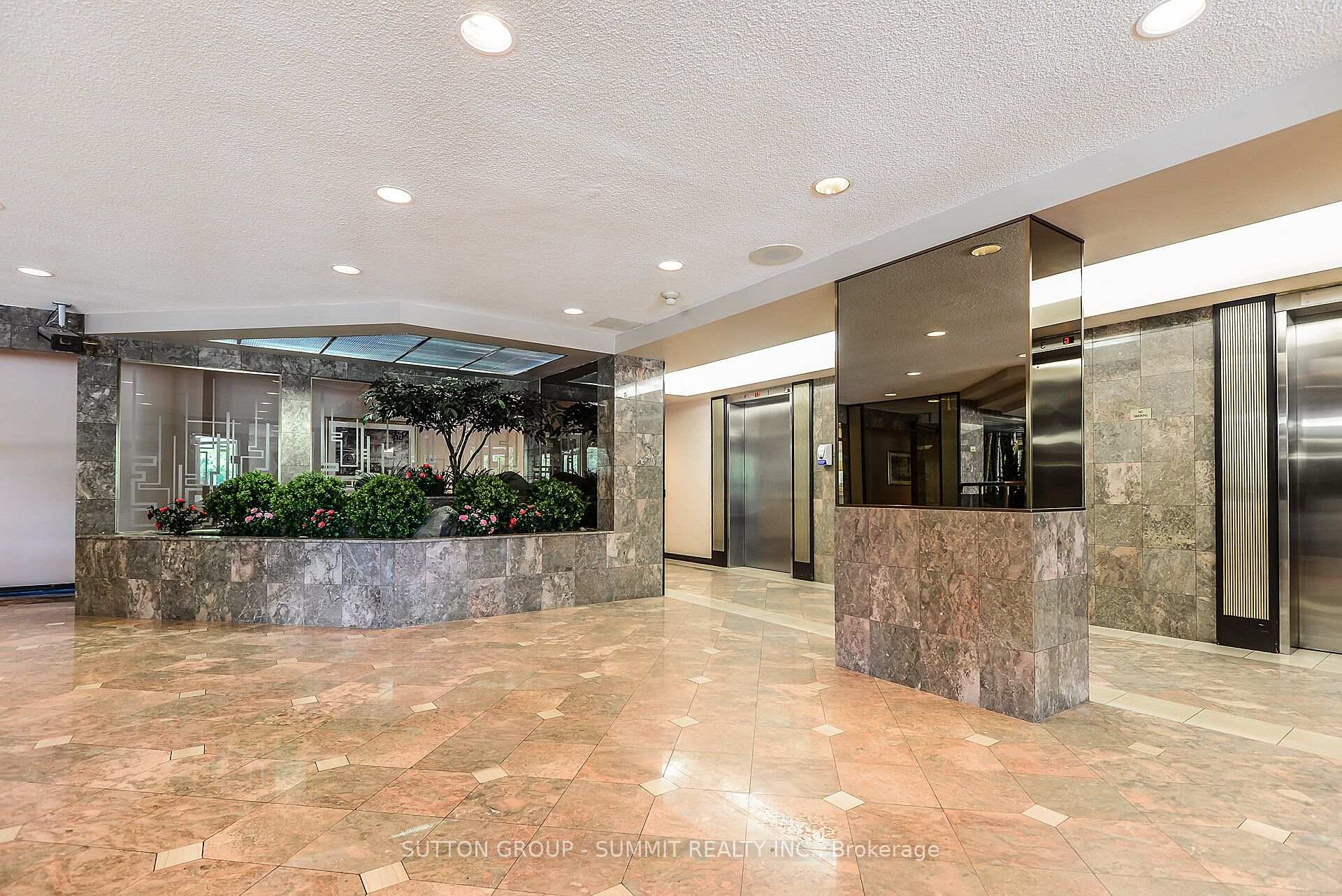Photo 6 of Unit 1511, 20 Cherrytree Drive, Brampton, Fletcher's Creek South — HOMEH