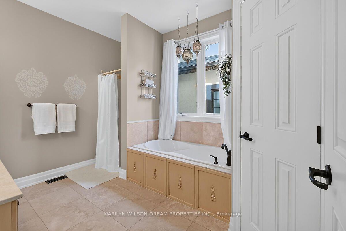 Photo 26 of 448 Rahul Crescent, Ottawa, Mooneys Bay — HOMEH