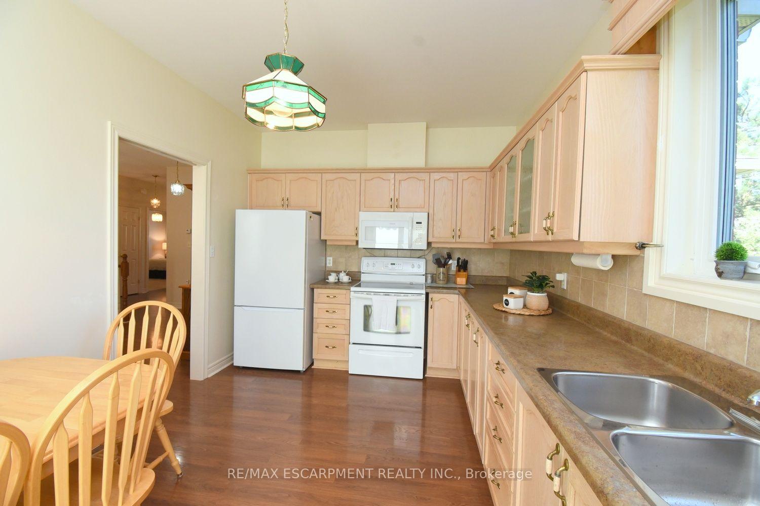 Photo 13 of 87 Jenifer Drive, Hamilton, Rural Glanbrook — HOMEH