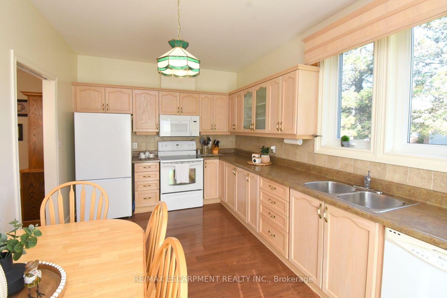 Photo 14 of 87 Jenifer Drive, Hamilton, Rural Glanbrook — HOMEH
