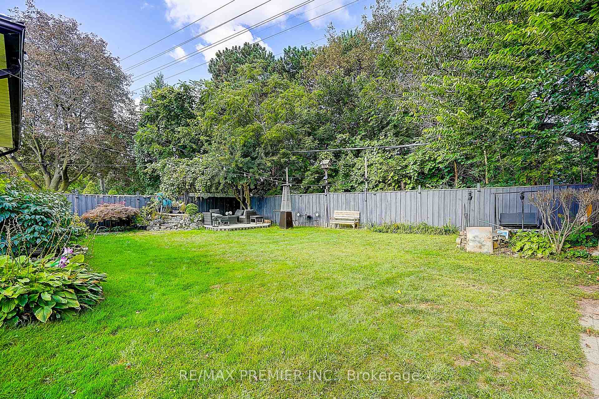 Photo 8 of 445 Selsey Drive, Mississauga, Cooksville — HOMEH