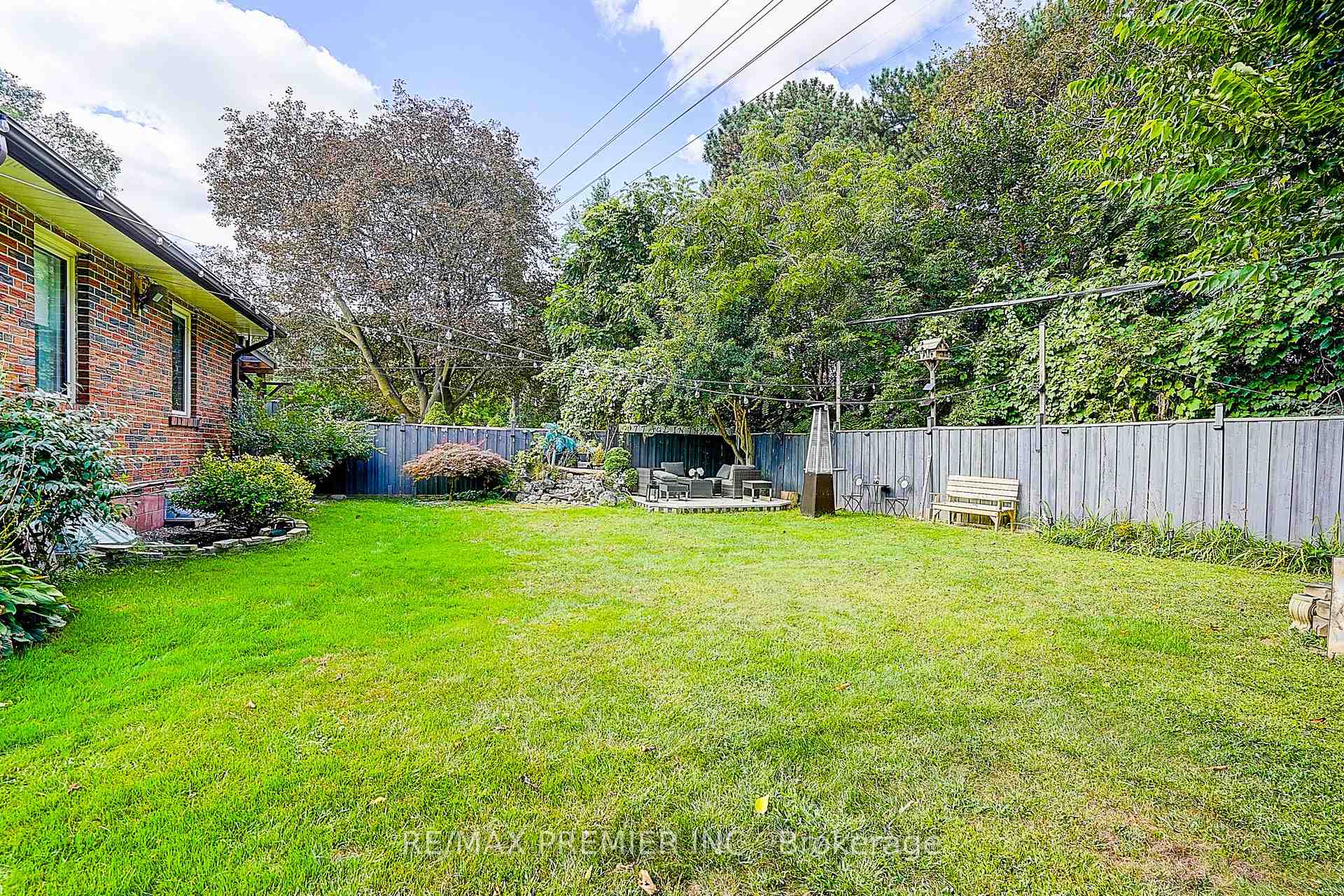 Photo 9 of 445 Selsey Drive, Mississauga, Cooksville — HOMEH