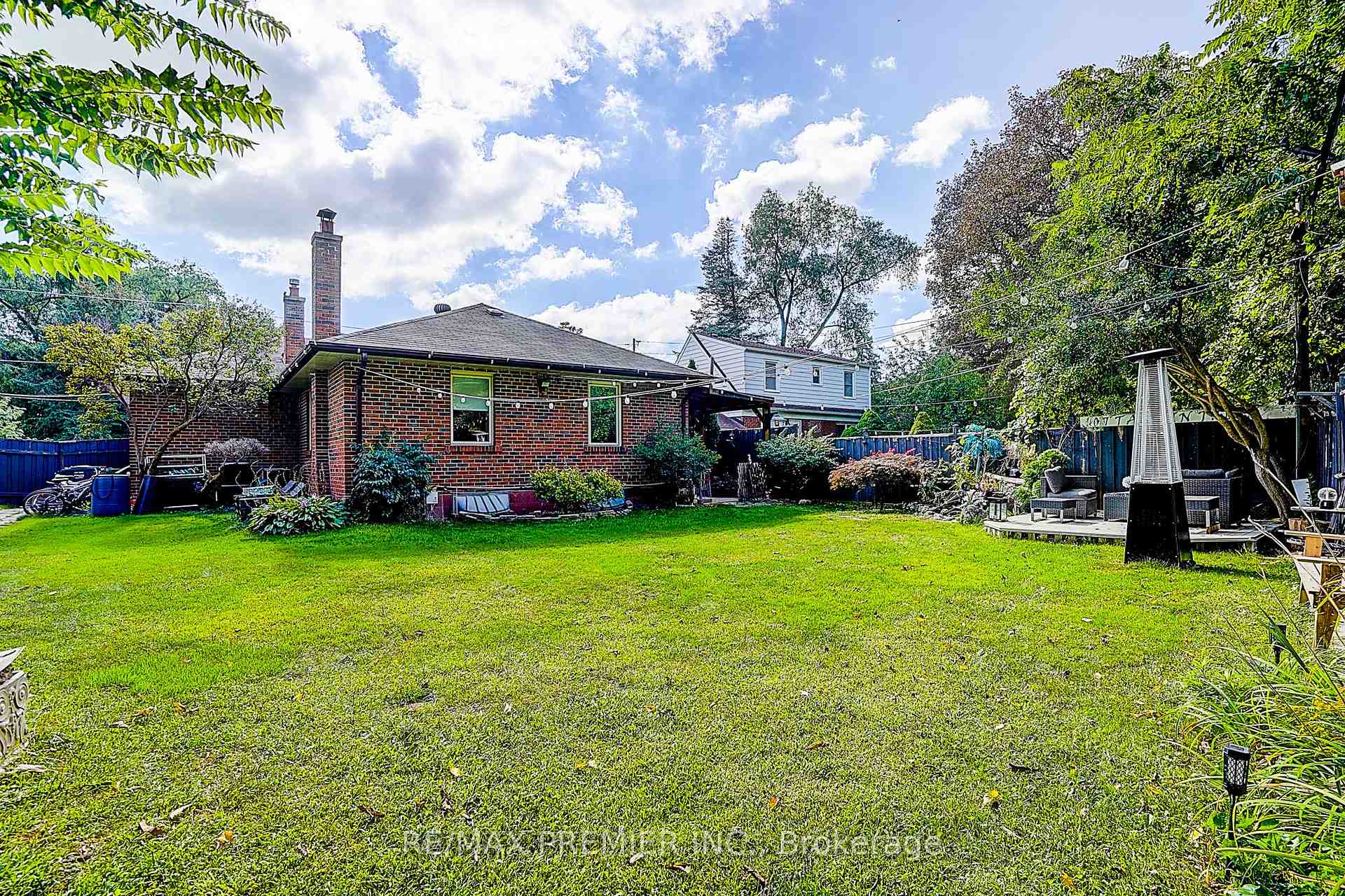 Photo 10 of 445 Selsey Drive, Mississauga, Cooksville — HOMEH