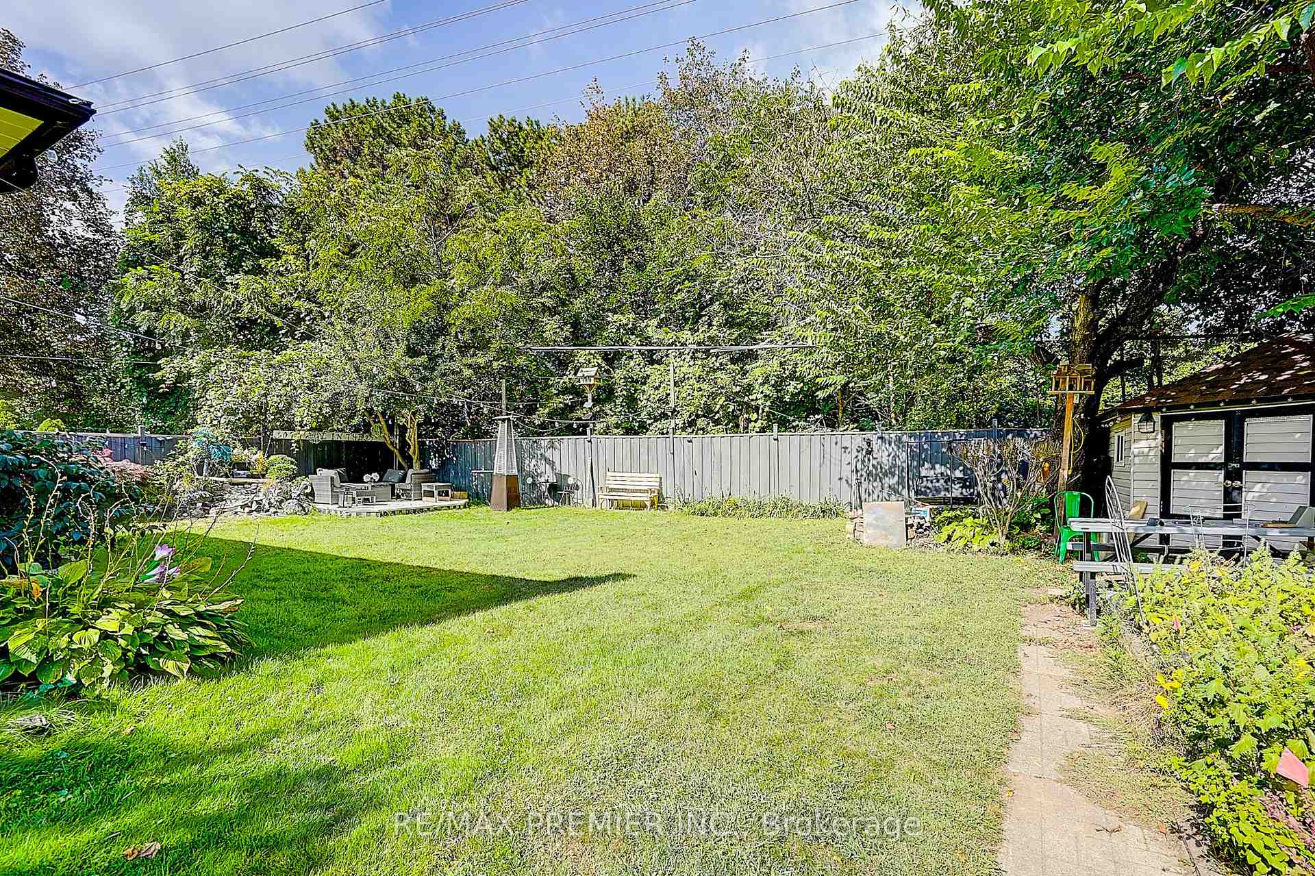 Photo 13 of 445 Selsey Drive, Mississauga, Cooksville — HOMEH