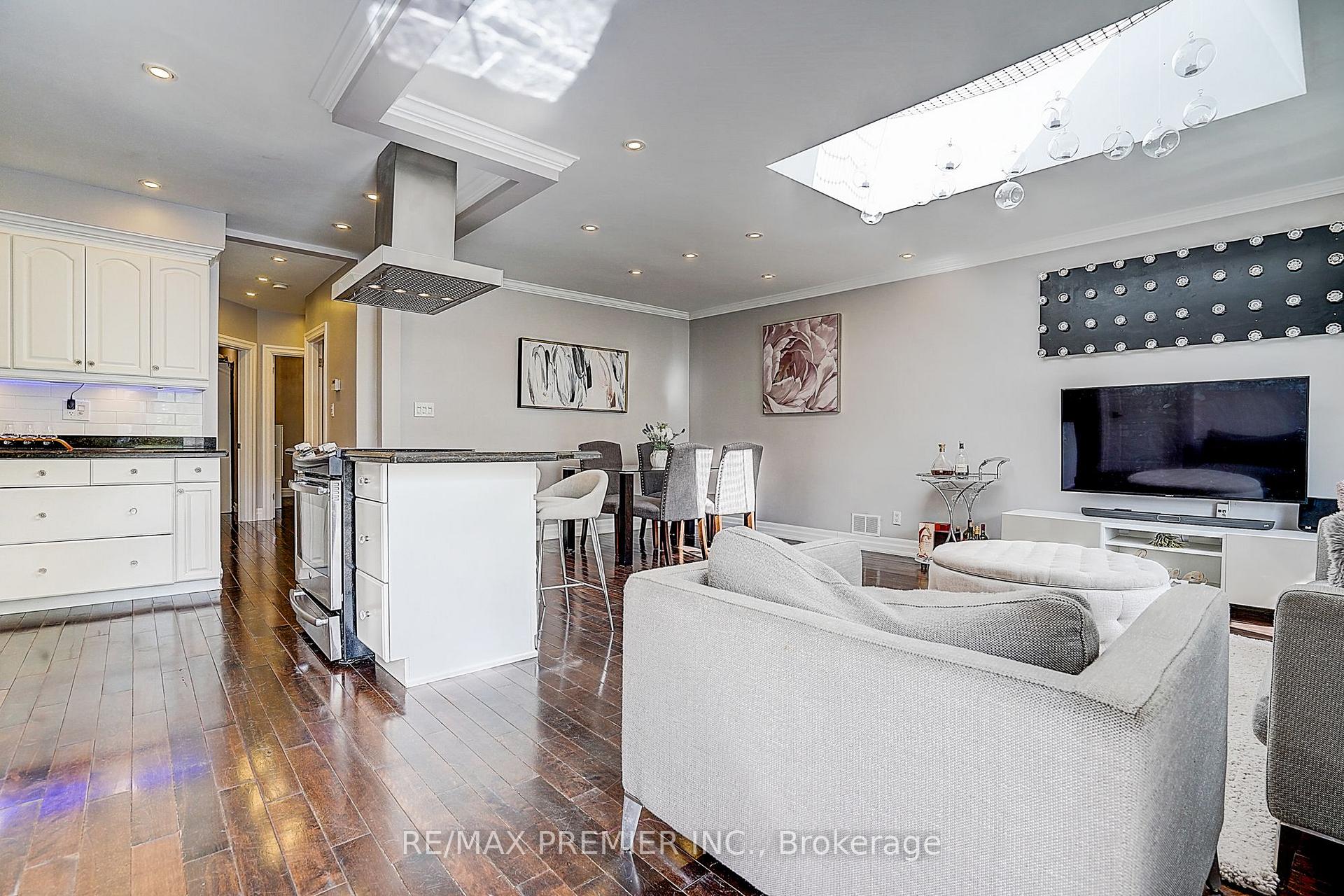 Photo 17 of 445 Selsey Drive, Mississauga, Cooksville — HOMEH