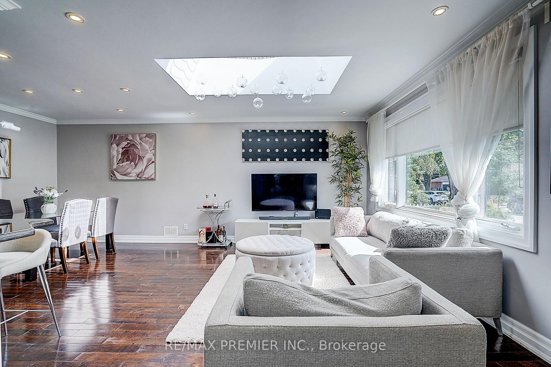 Photo 18 of 445 Selsey Drive, Mississauga, Cooksville — HOMEH