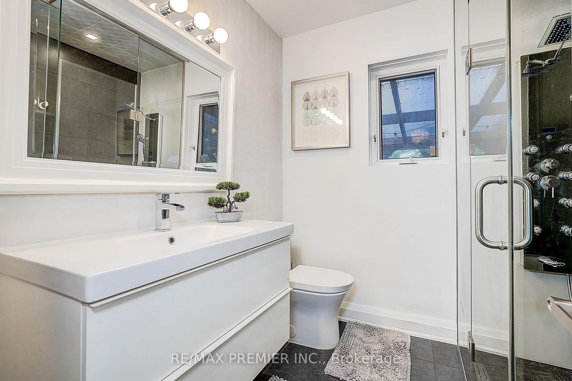Photo 37 of 445 Selsey Drive, Mississauga, Cooksville — HOMEH