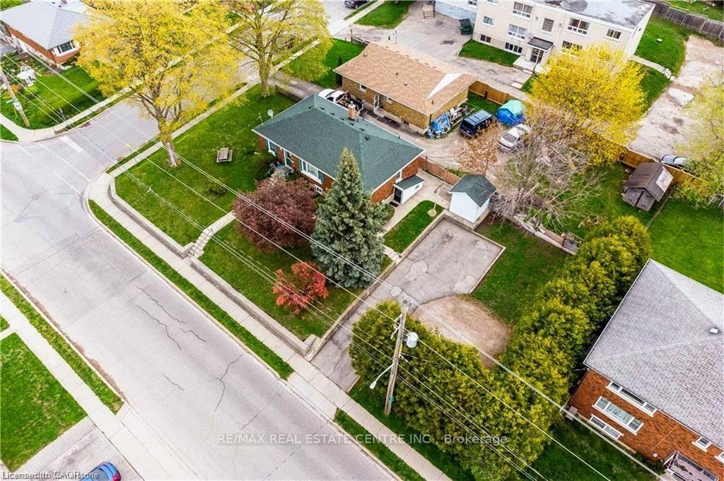 Photo 18 of 89 Elgin Street N, Cambridge, Alison — HOMEH