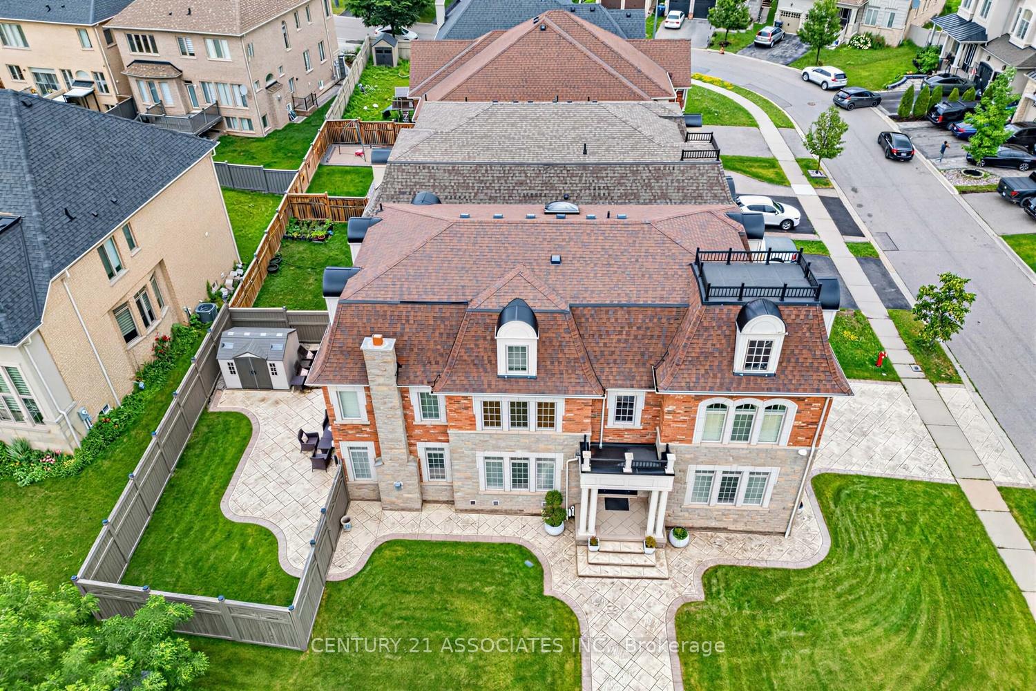 Photo 2 of 29 Black Diamond Crescent, Brampton, Credit Valley — HOMEH