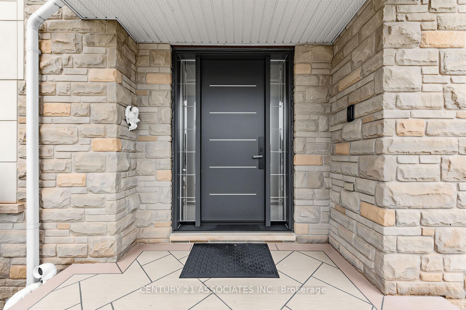 Photo 6 of 29 Black Diamond Crescent, Brampton, Credit Valley — HOMEH