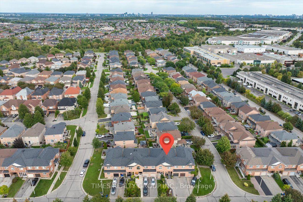Photo 4 of 224 Westway Crescent, Vaughan, Concord — HOMEH