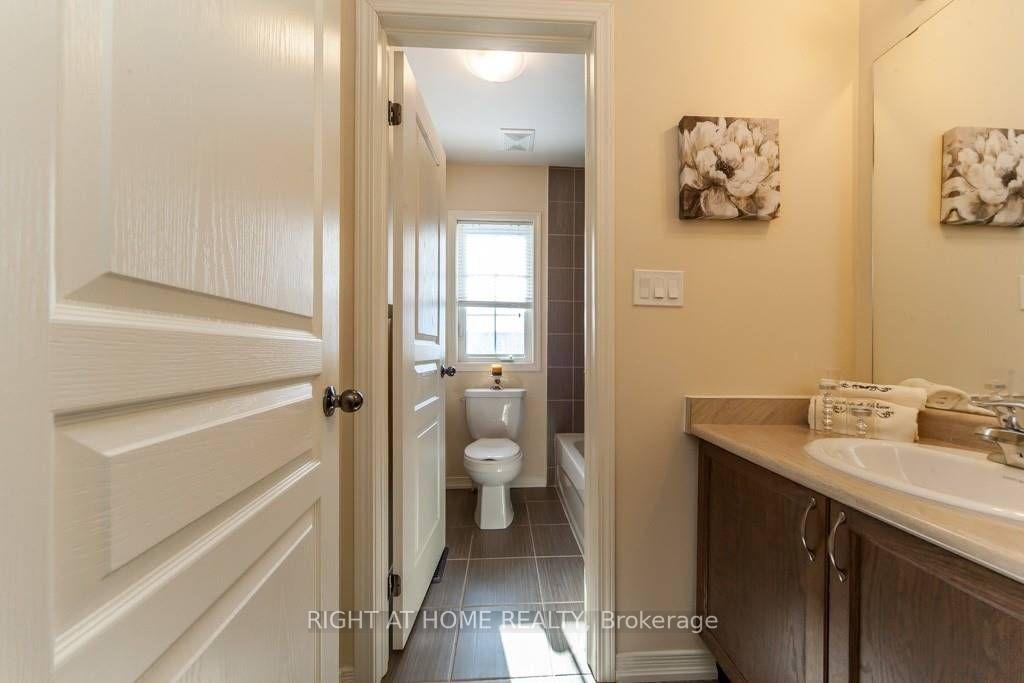 Photo 17 of 37 Comfort Way, Whitby, Blue Grass Meadows — HOMEH