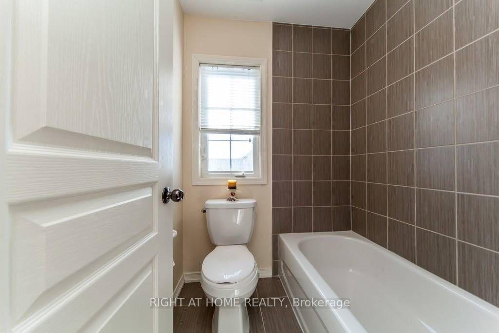 Photo 18 of 37 Comfort Way, Whitby, Blue Grass Meadows — HOMEH