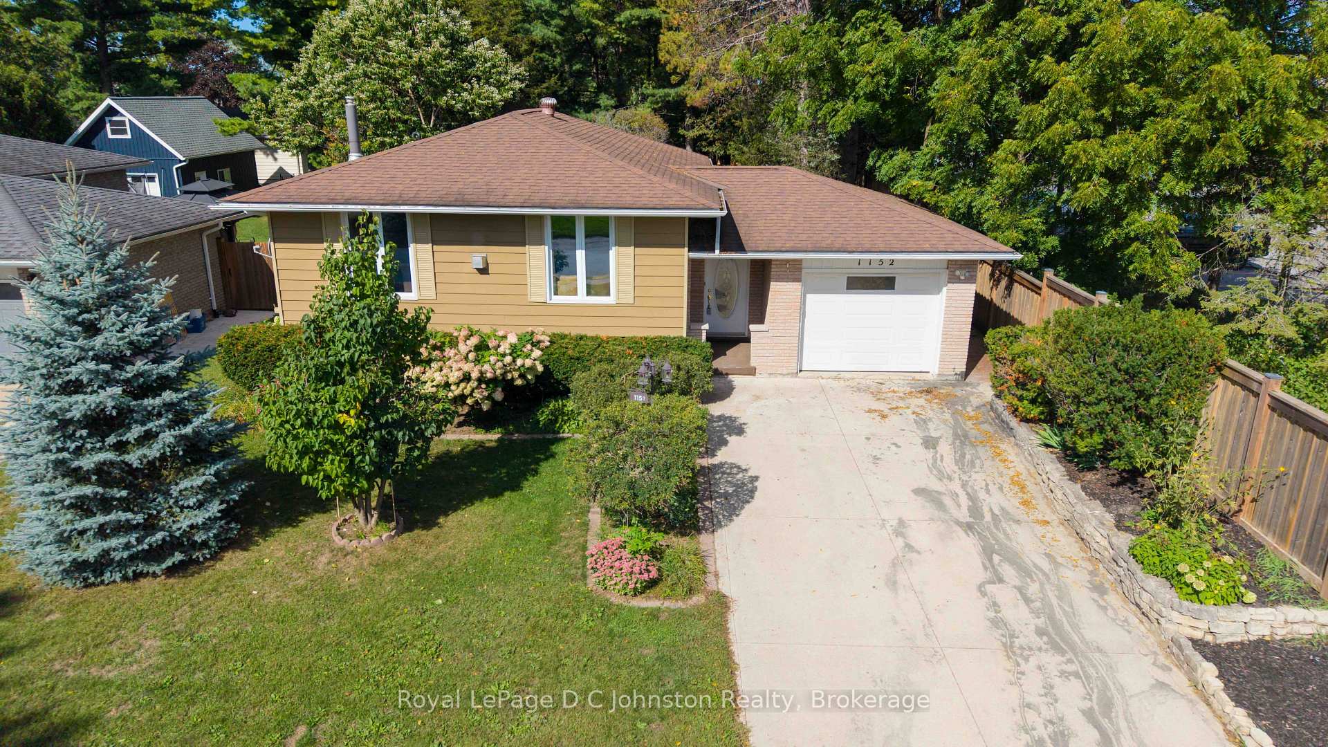 Photo of 1152 Wellington Street