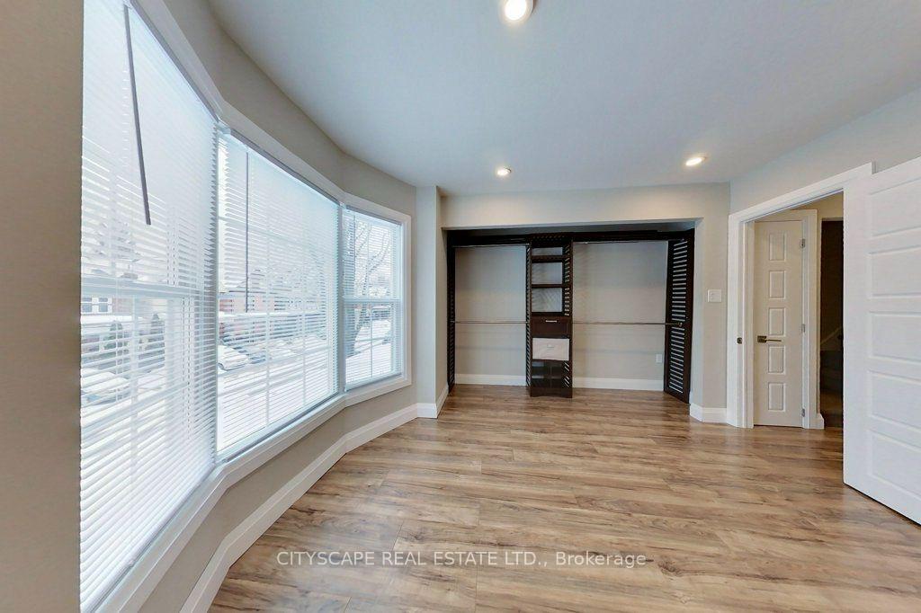 Photo 10 of 39 Holton Avenue N, Hamilton, Gibson — HOMEH