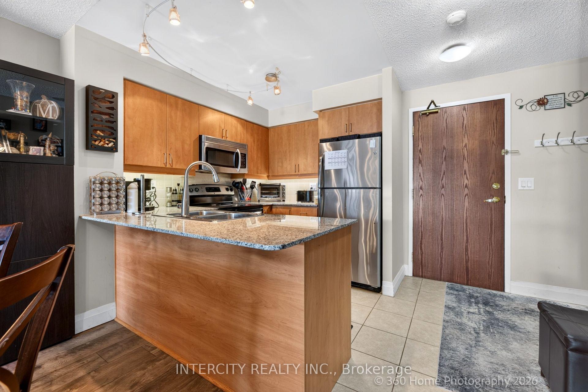 Photo 6 of Unit PH08, 185 Oneida Crescent, Richmond Hill, Langstaff — HOMEH