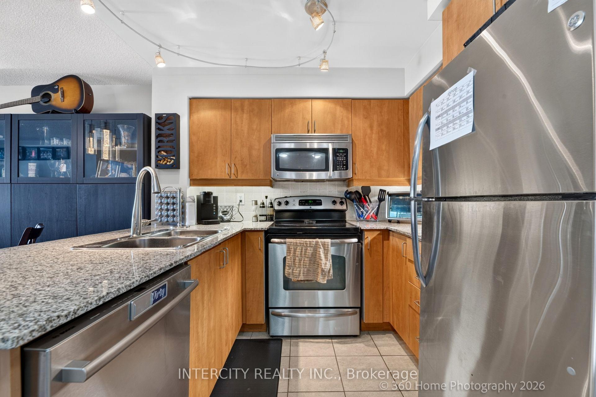 Photo 5 of Unit PH08, 185 Oneida Crescent, Richmond Hill, Langstaff — HOMEH