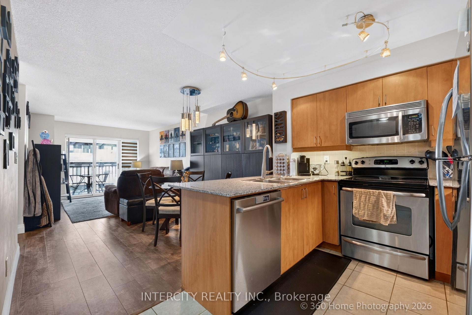 Photo 7 of Unit PH08, 185 Oneida Crescent, Richmond Hill, Langstaff — HOMEH