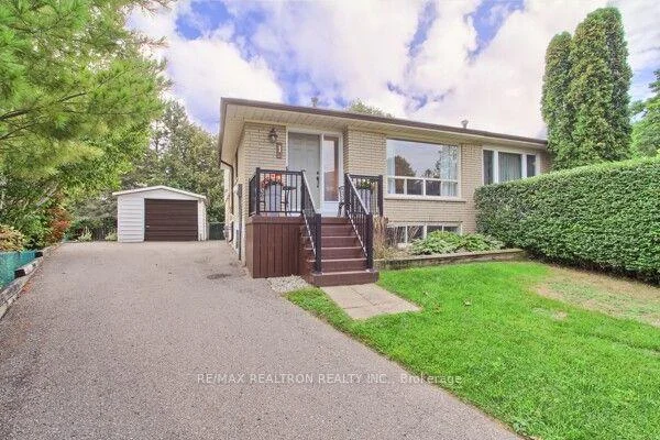 Photo 7 of 1 McDonald Drive, Aurora, Aurora Heights — HOMEH