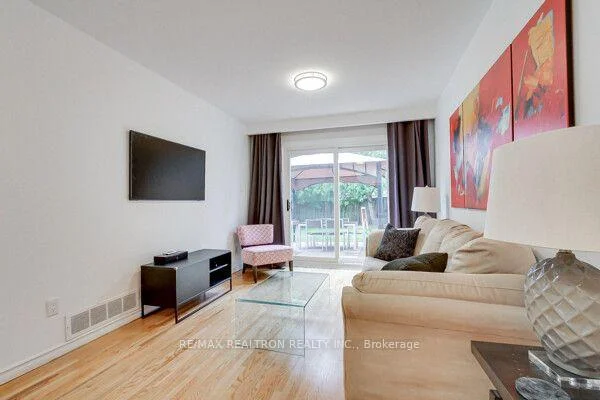Photo 96 of 1 McDonald Drive, Aurora, Aurora Heights — HOMEH