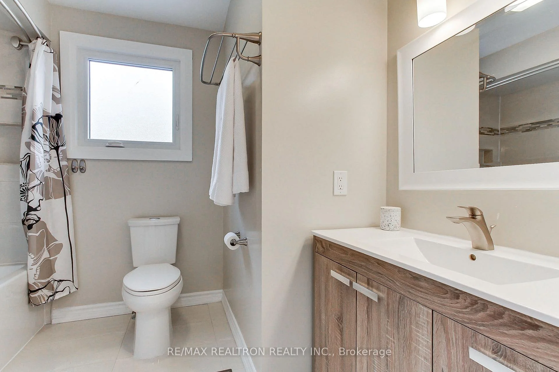 Photo 73 of 1 McDonald Drive, Aurora, Aurora Heights — HOMEH
