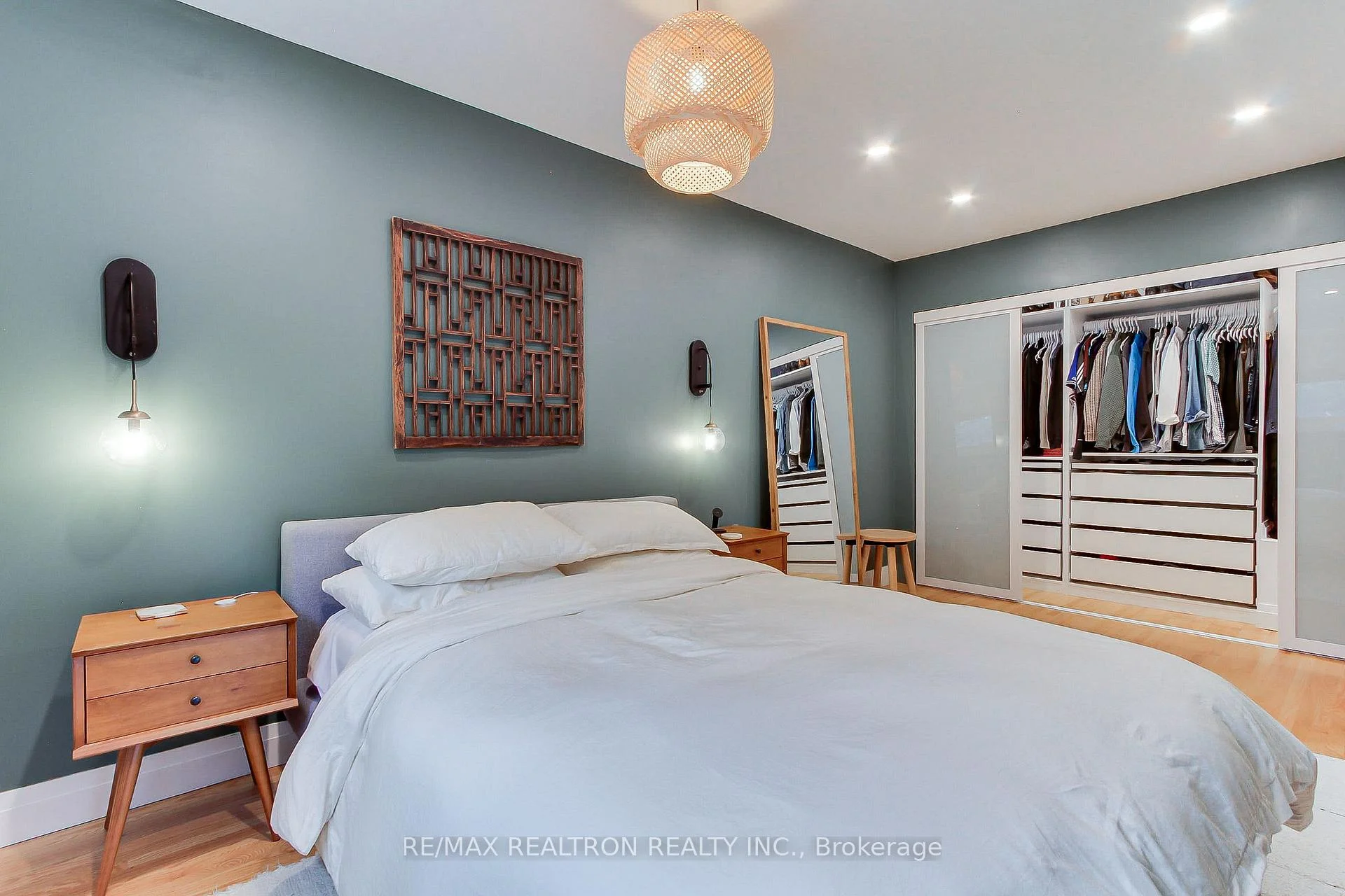 Photo 77 of 1 McDonald Drive, Aurora, Aurora Heights — HOMEH