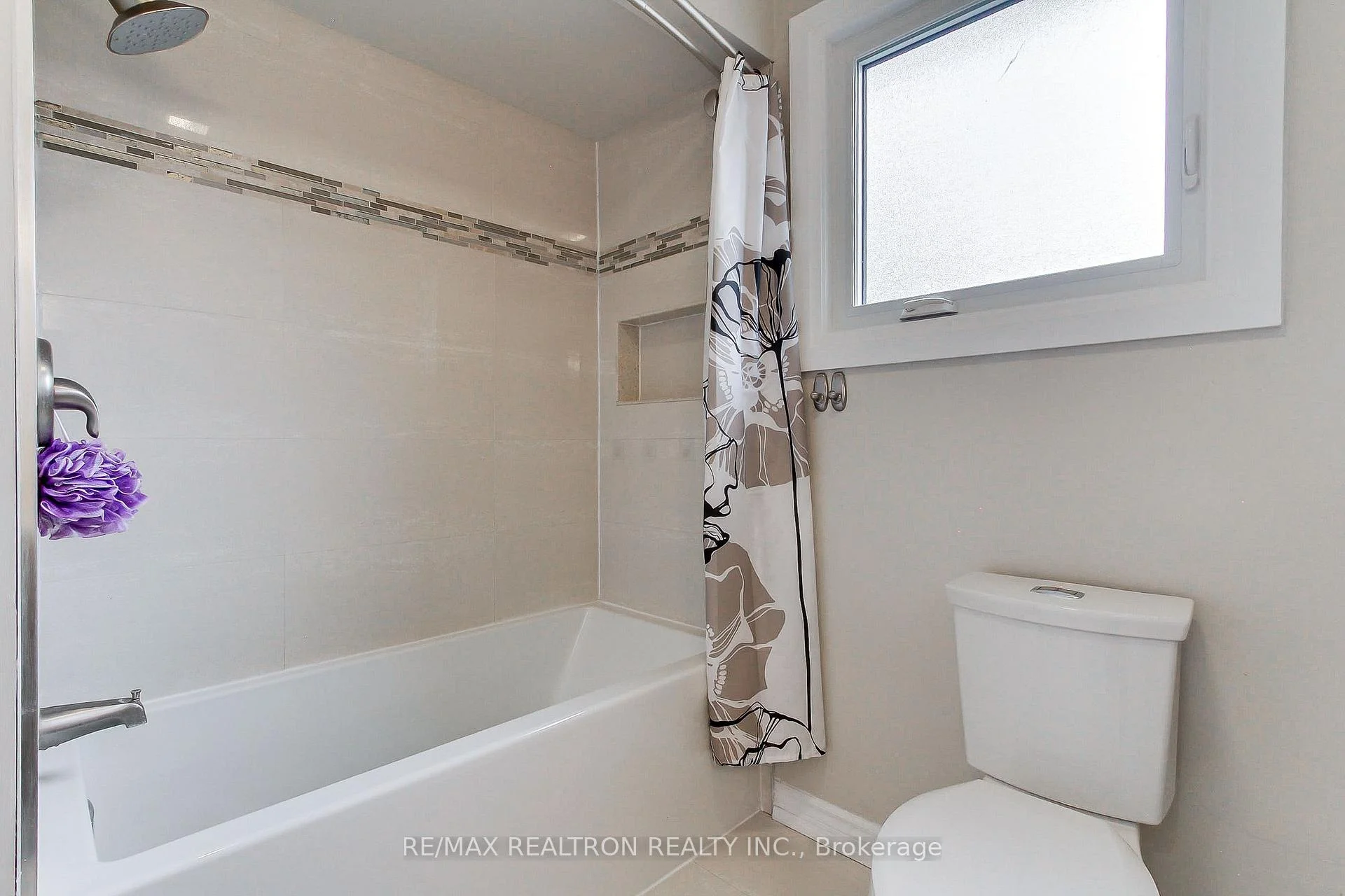 Photo 85 of 1 McDonald Drive, Aurora, Aurora Heights — HOMEH