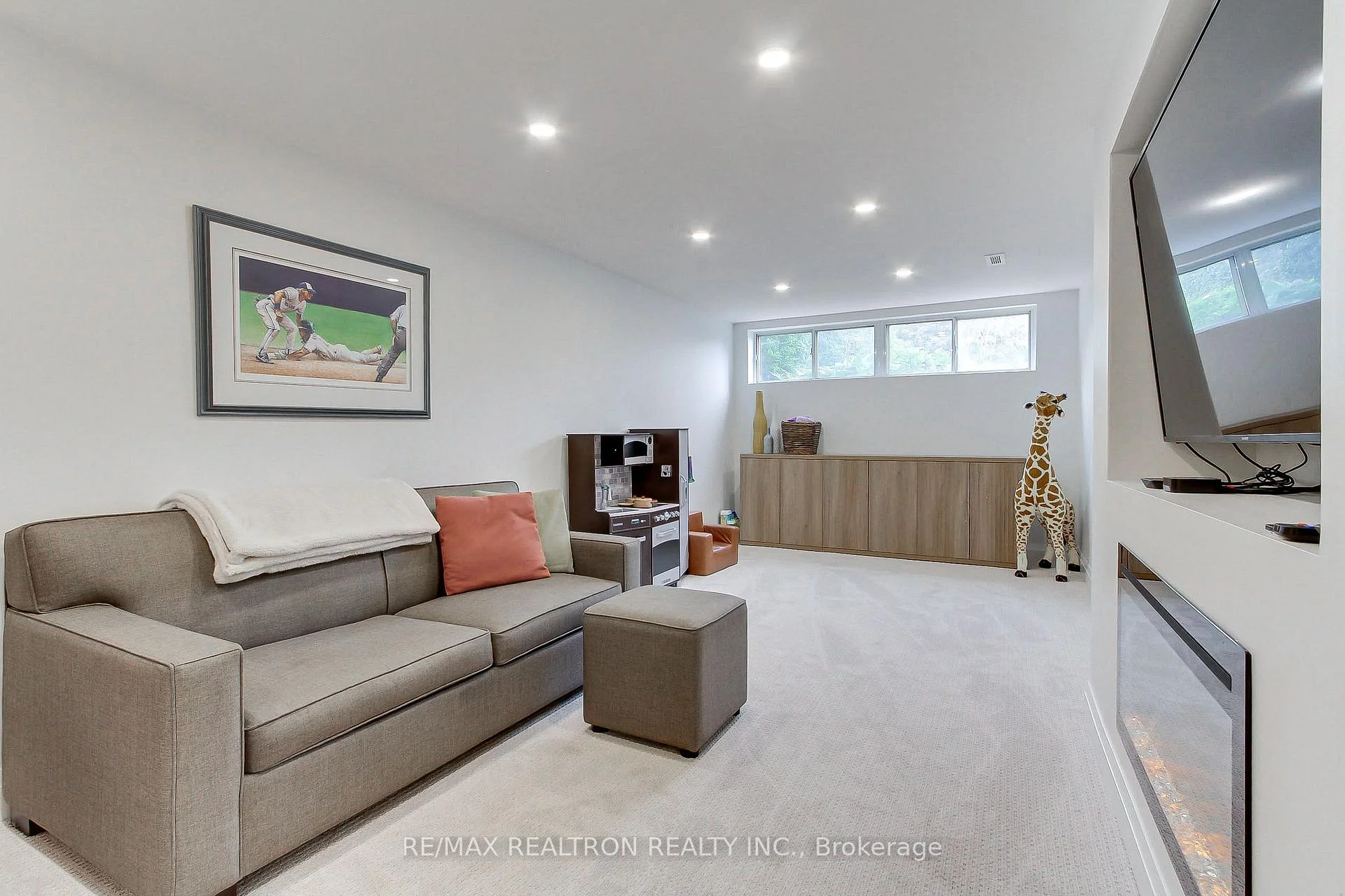 Photo 98 of 1 McDonald Drive, Aurora, Aurora Heights — HOMEH