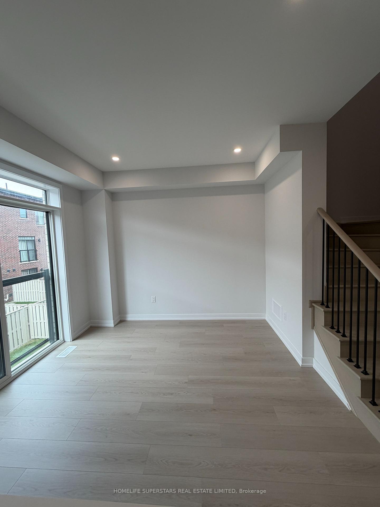 Photo 8 of 48 Danielle Moore Circle, Scarborough, Bendale — HOMEH