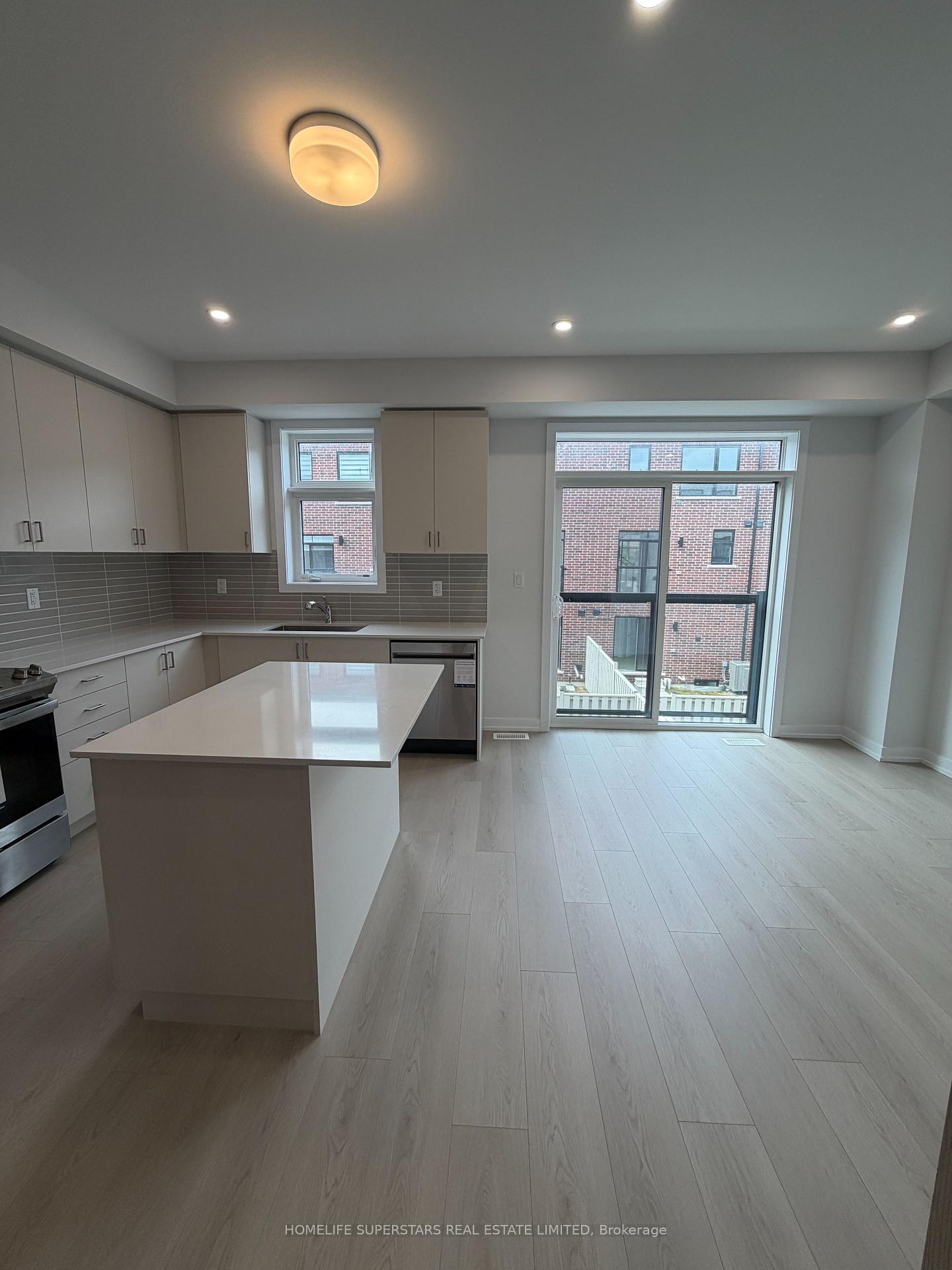 Photo 10 of 48 Danielle Moore Circle, Scarborough, Bendale — HOMEH