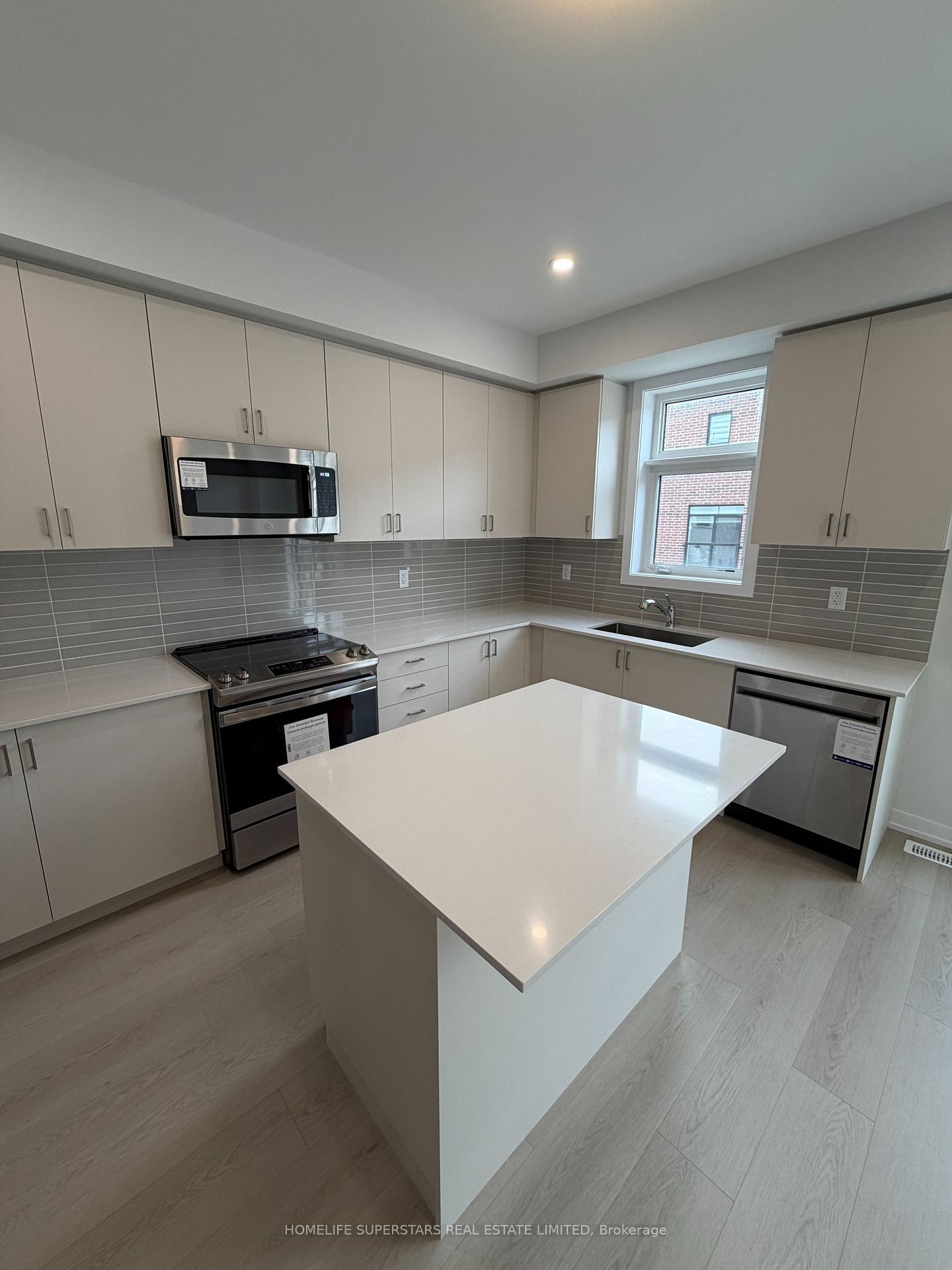 Photo 11 of 48 Danielle Moore Circle, Scarborough, Bendale — HOMEH