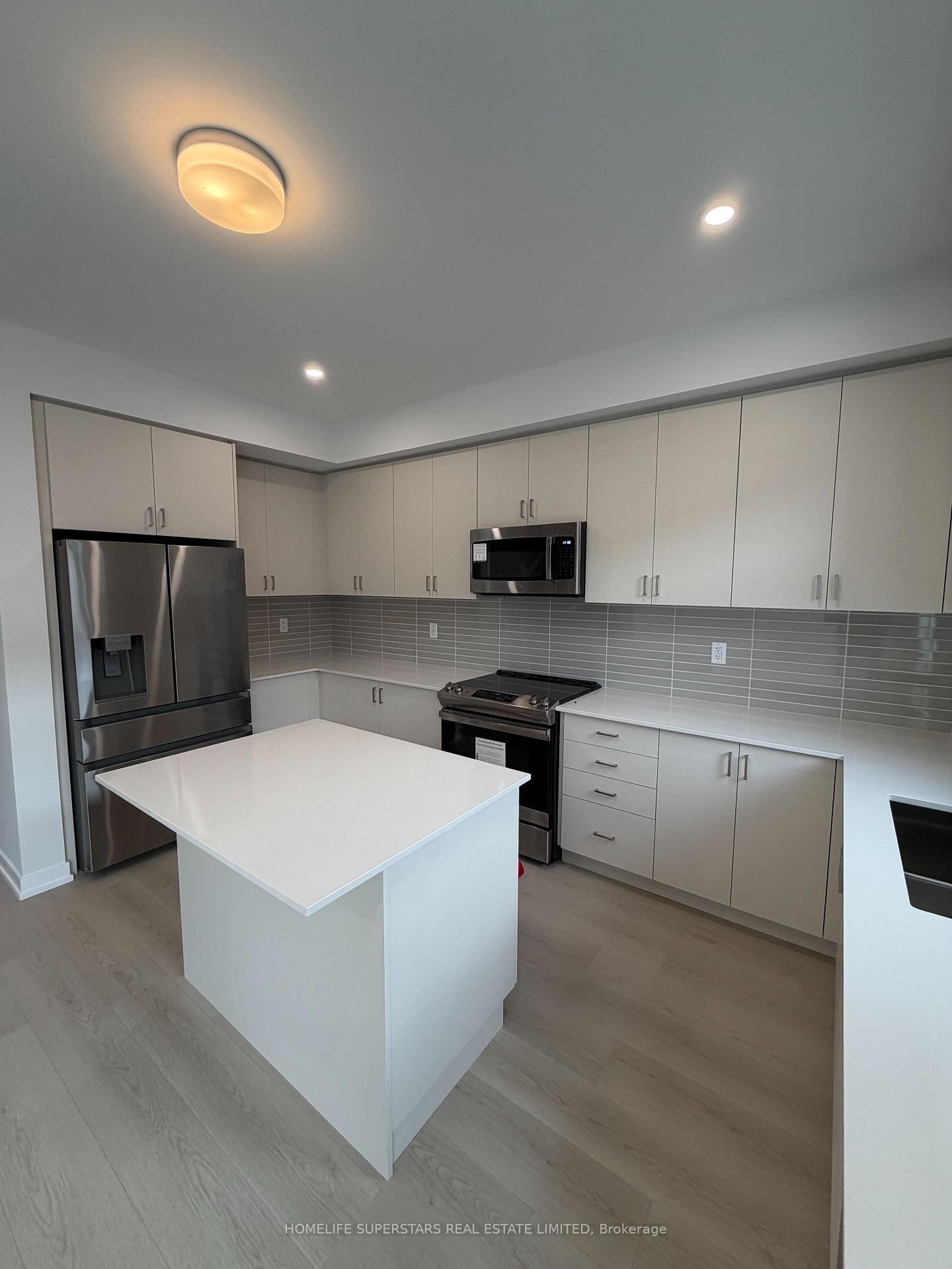 Photo 12 of 48 Danielle Moore Circle, Scarborough, Bendale — HOMEH