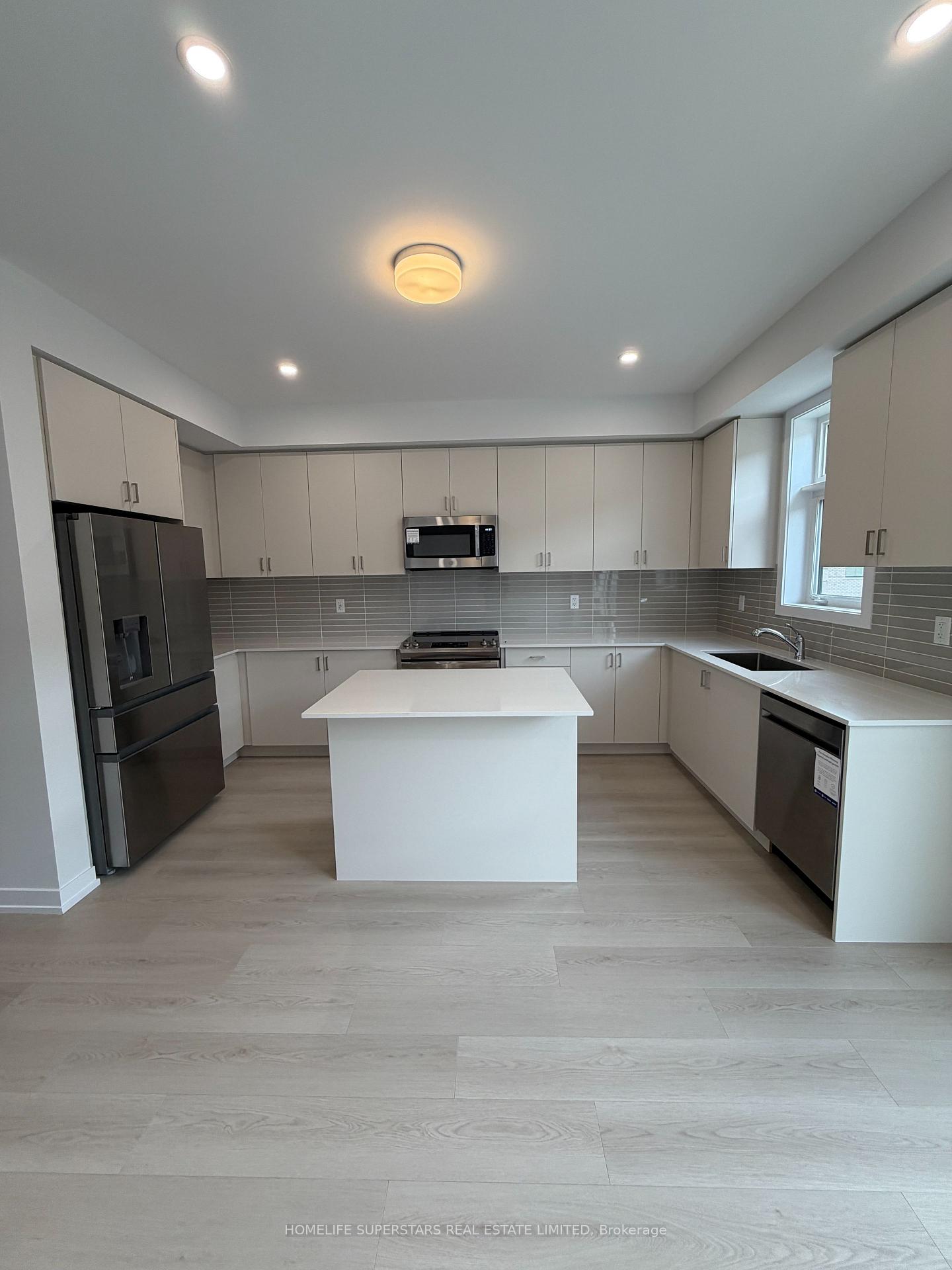 Photo 14 of 48 Danielle Moore Circle, Scarborough, Bendale — HOMEH