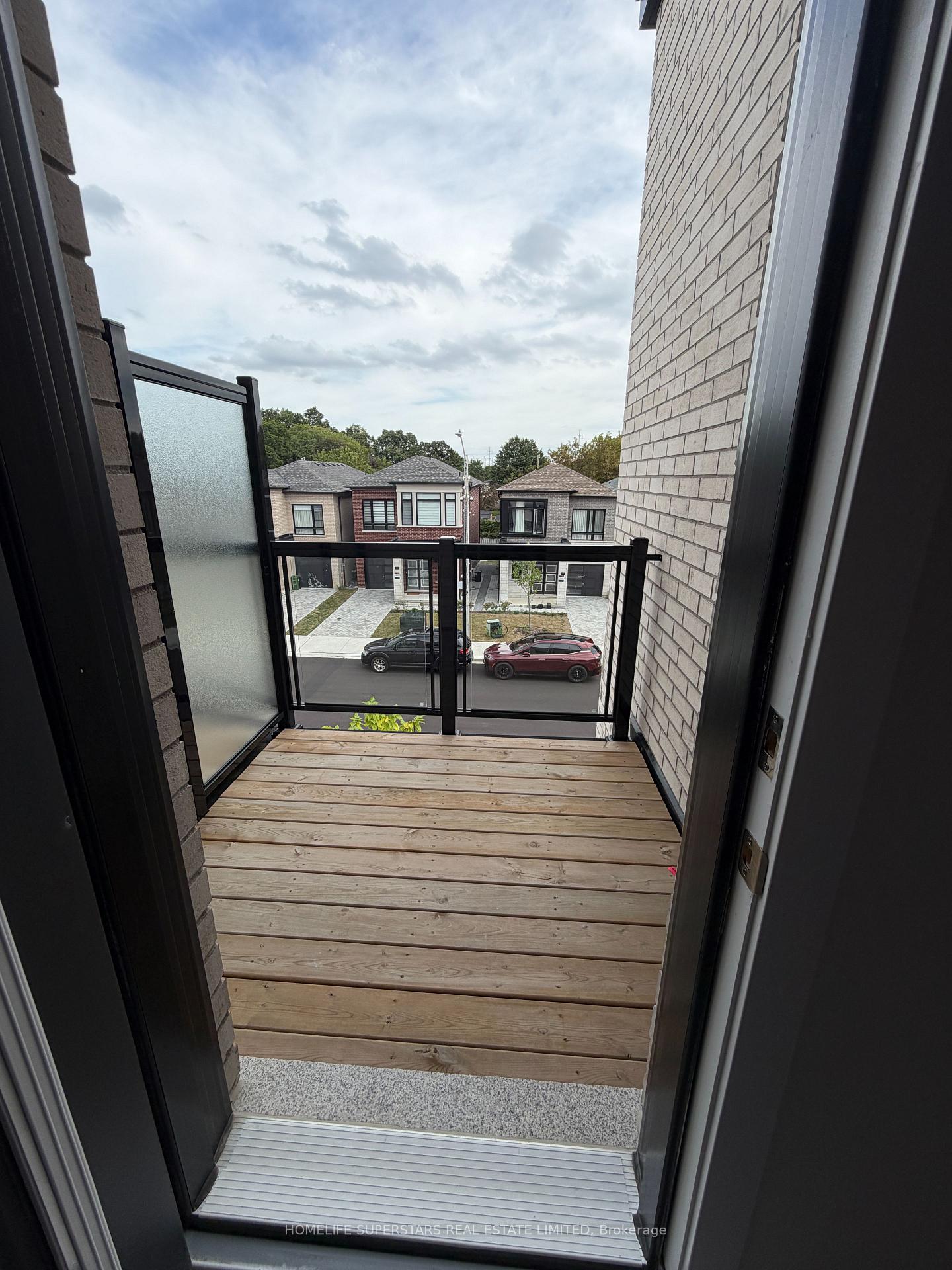 Photo 24 of 48 Danielle Moore Circle, Scarborough, Bendale — HOMEH
