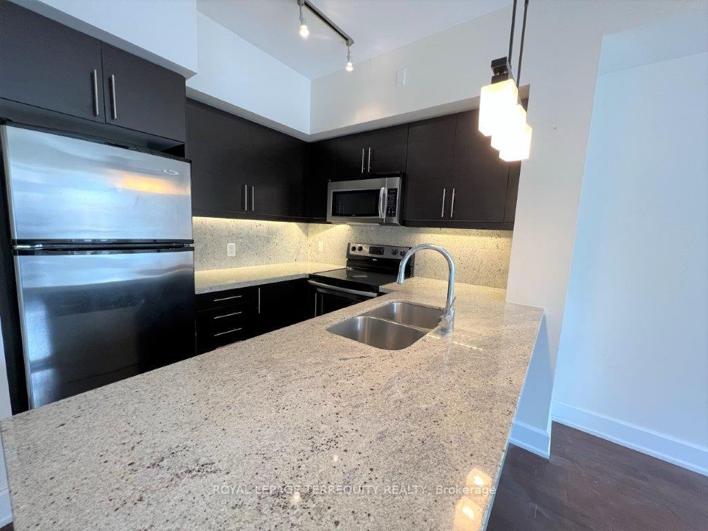 Photo 10 of Unit 609, 676 Sheppard Avenue E, North York, Bayview Village — HOMEH