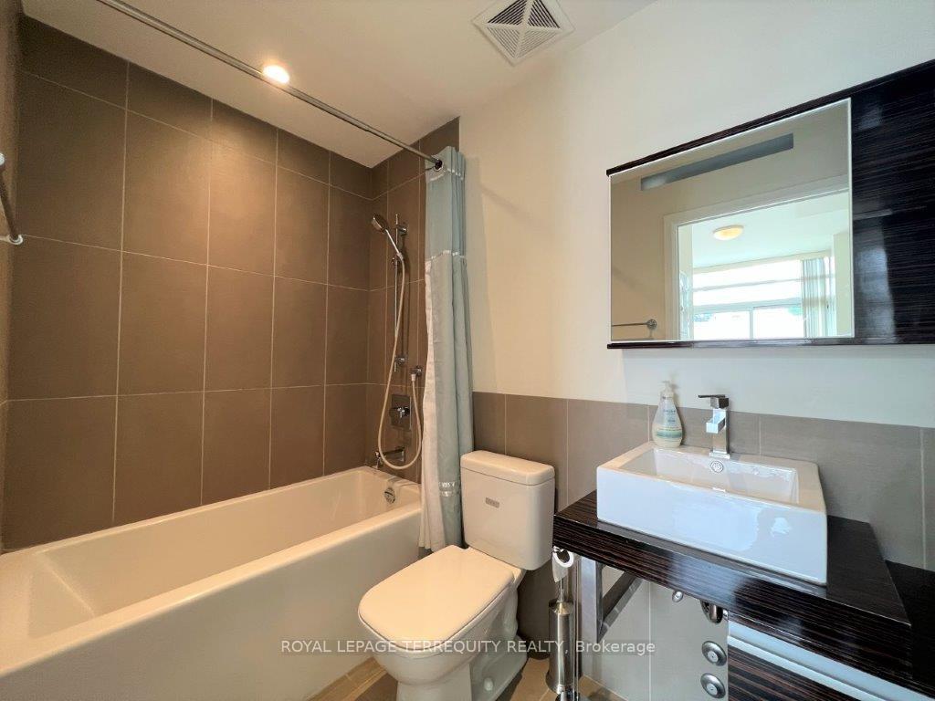 Photo 16 of Unit 609, 676 Sheppard Avenue E, North York, Bayview Village — HOMEH