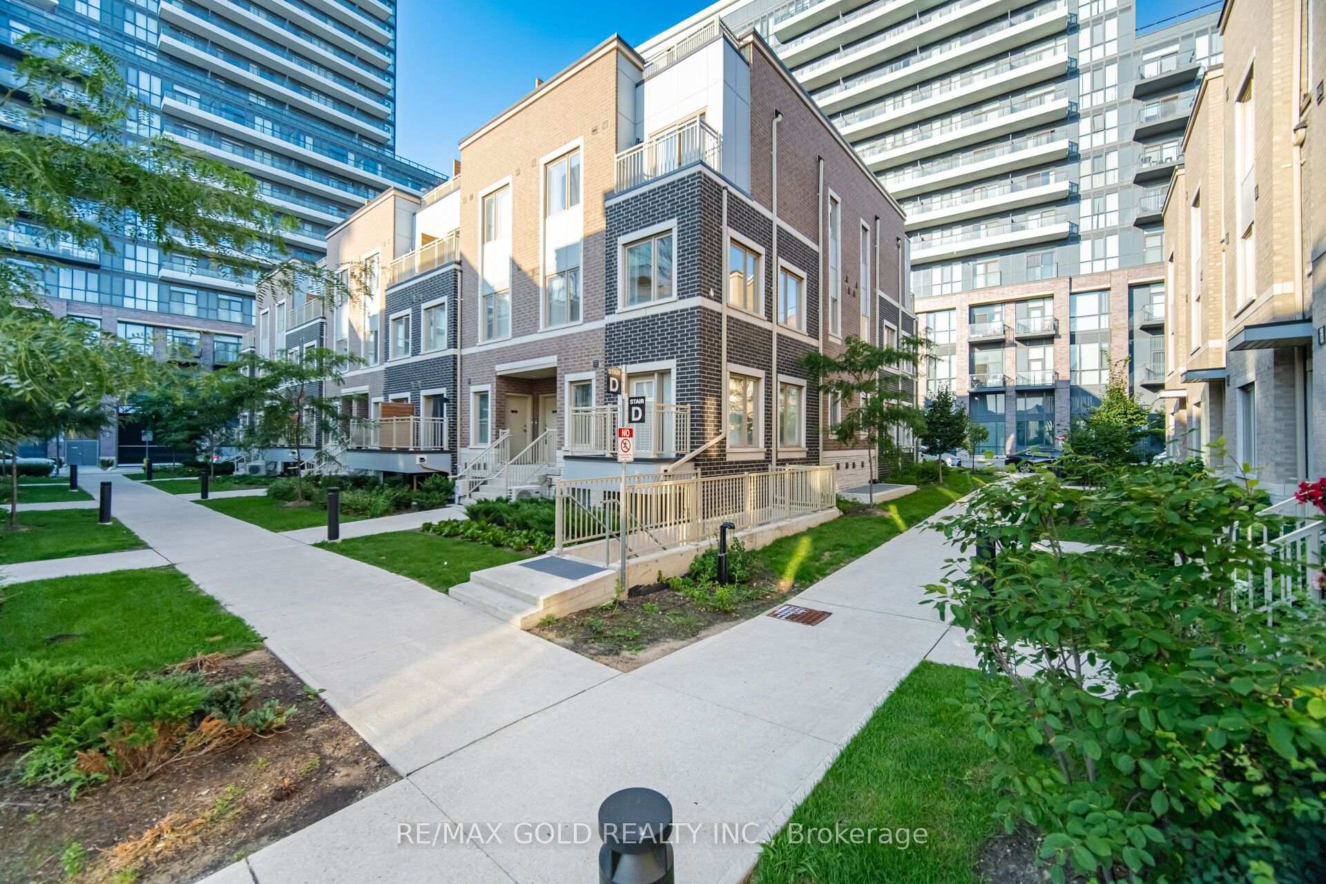 Photo 1 of Unit TH83, 39 Honeycrisp Crescent, Vaughan, Vaughan Corporate Centre — HOMEH