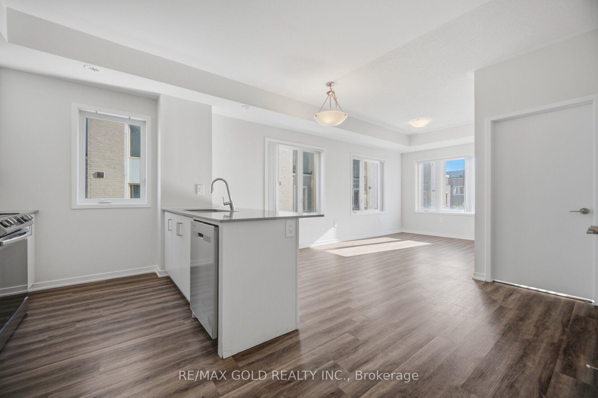 Photo 7 of Unit TH83, 39 Honeycrisp Crescent, Vaughan, Vaughan Corporate Centre — HOMEH