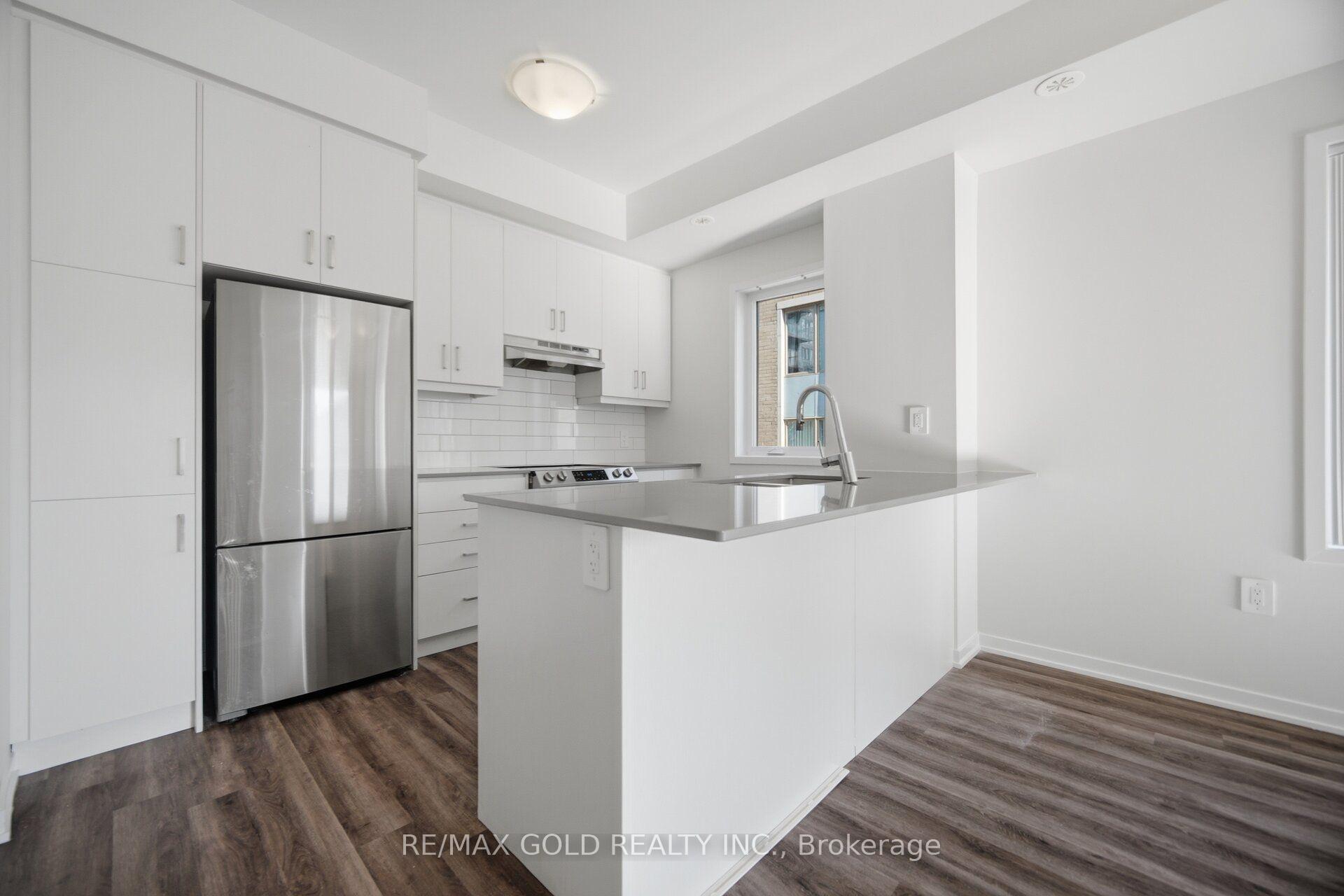 Photo 8 of Unit TH83, 39 Honeycrisp Crescent, Vaughan, Vaughan Corporate Centre — HOMEH
