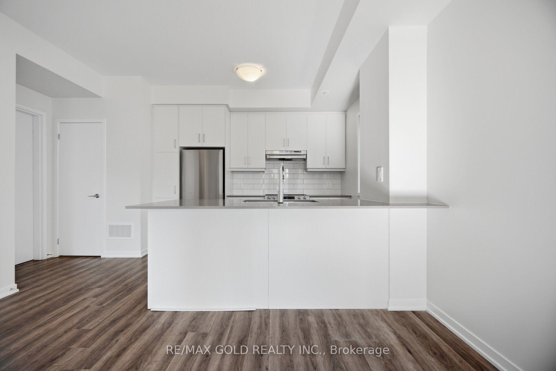 Photo 9 of Unit TH83, 39 Honeycrisp Crescent, Vaughan, Vaughan Corporate Centre — HOMEH
