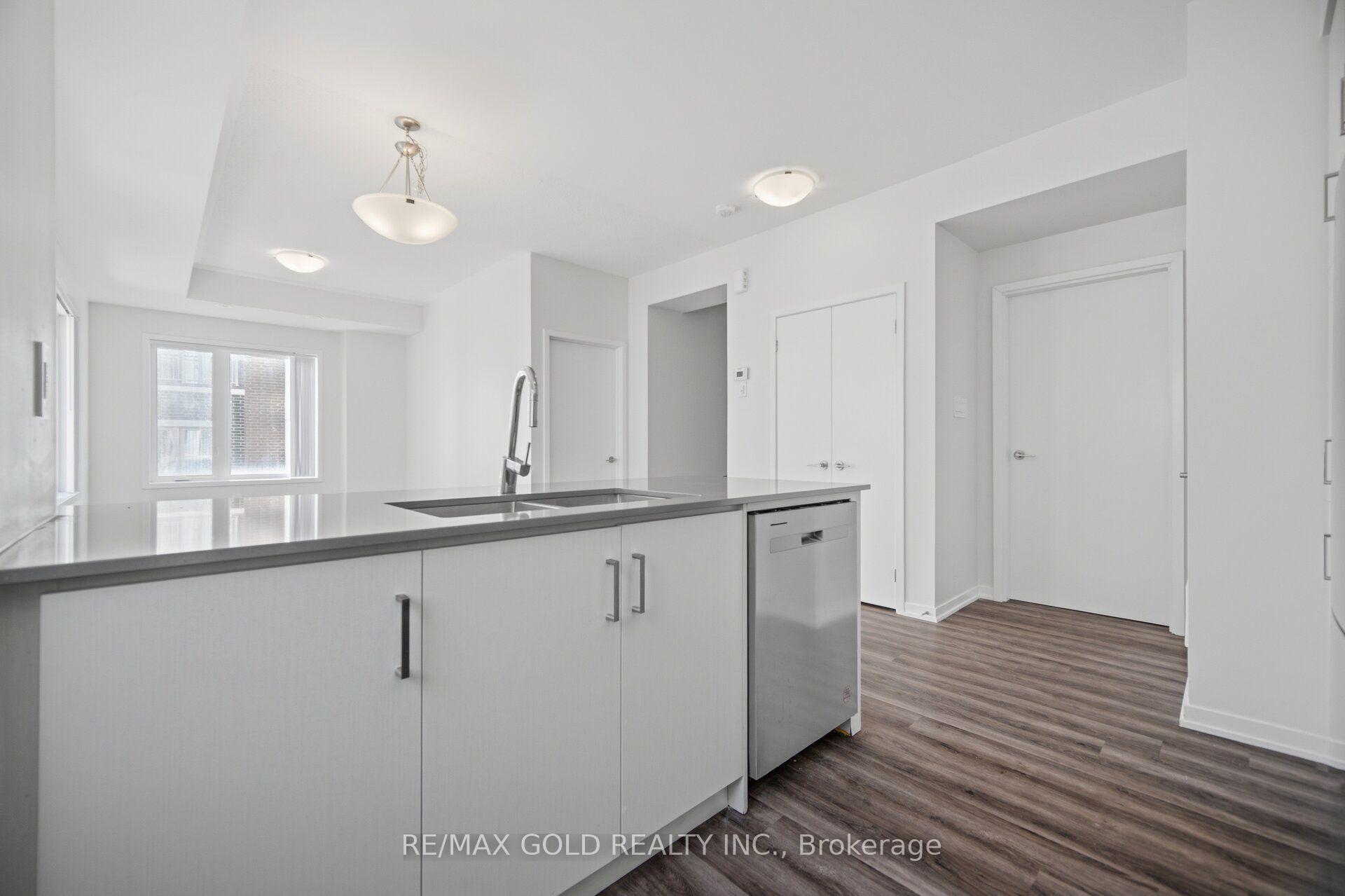 Photo 11 of Unit TH83, 39 Honeycrisp Crescent, Vaughan, Vaughan Corporate Centre — HOMEH