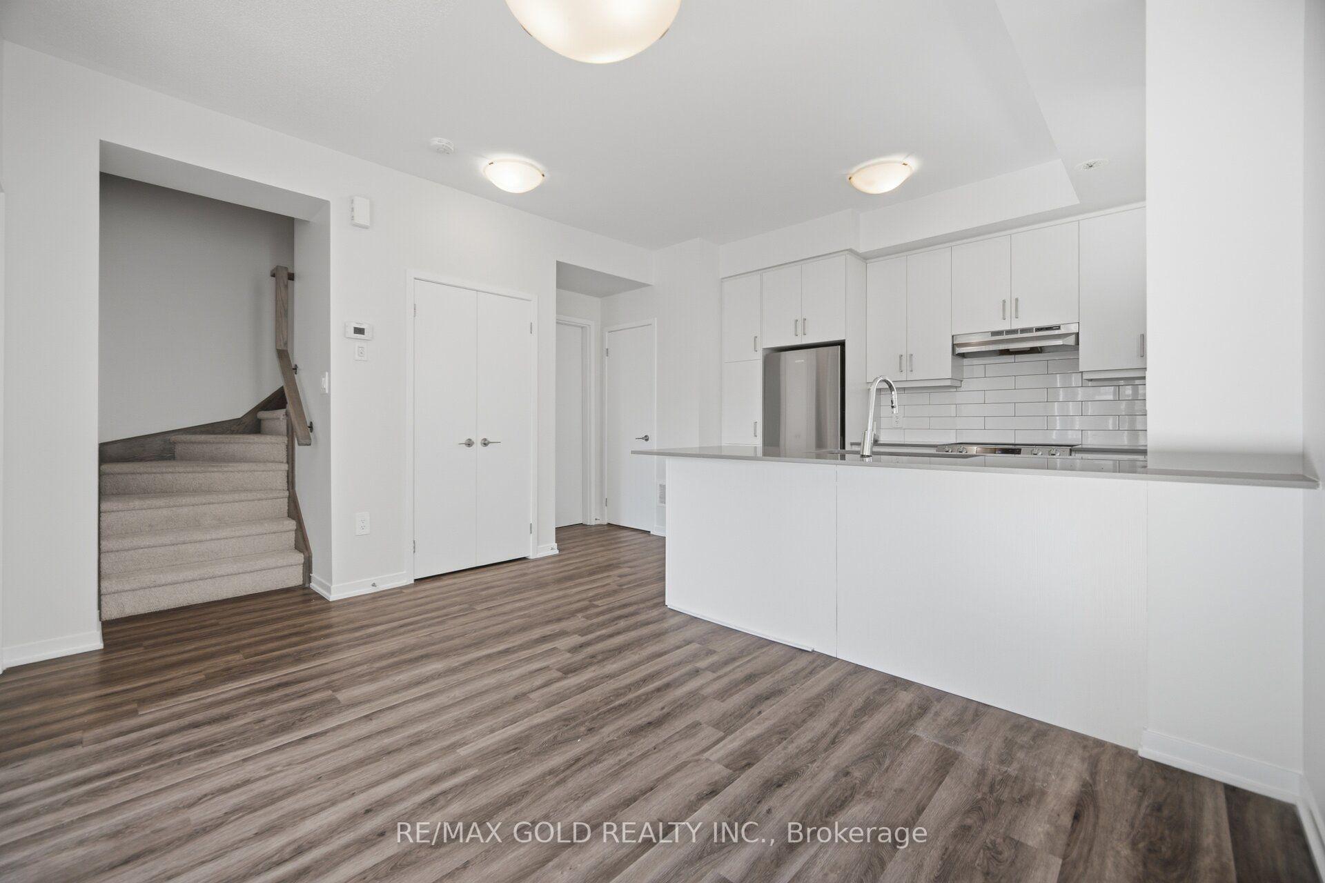 Photo 13 of Unit TH83, 39 Honeycrisp Crescent, Vaughan, Vaughan Corporate Centre — HOMEH