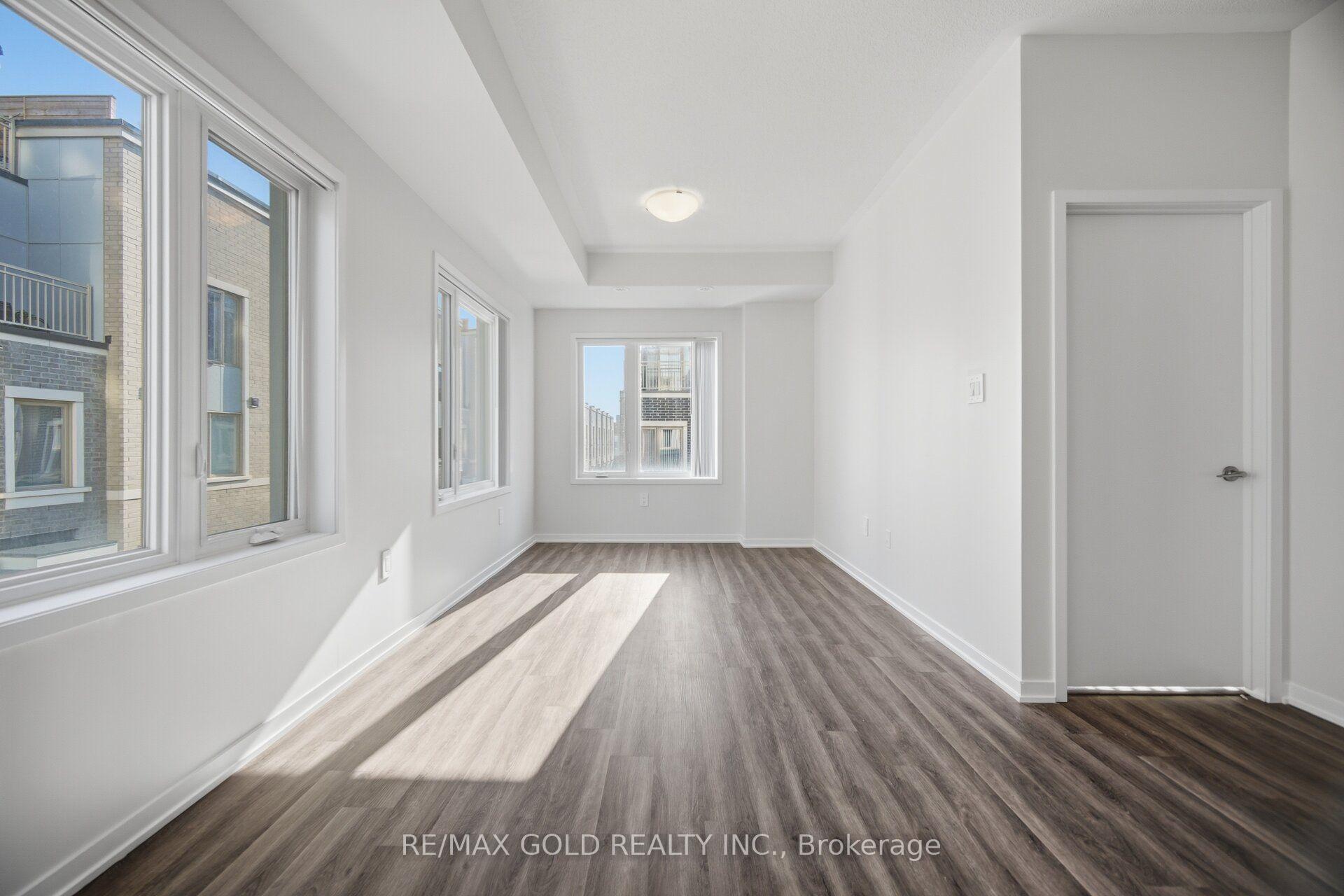 Photo 14 of Unit TH83, 39 Honeycrisp Crescent, Vaughan, Vaughan Corporate Centre — HOMEH