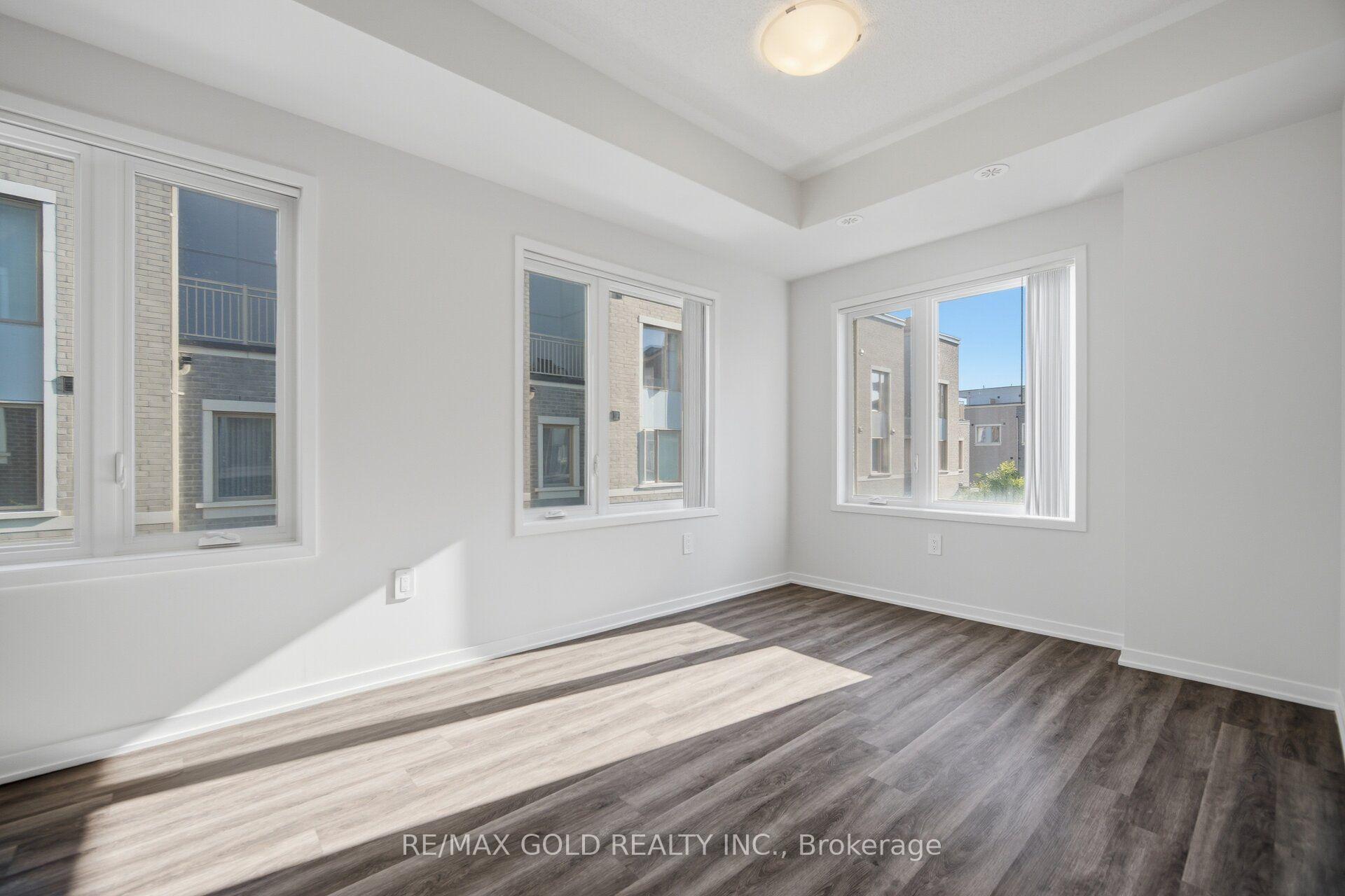 Photo 15 of Unit TH83, 39 Honeycrisp Crescent, Vaughan, Vaughan Corporate Centre — HOMEH