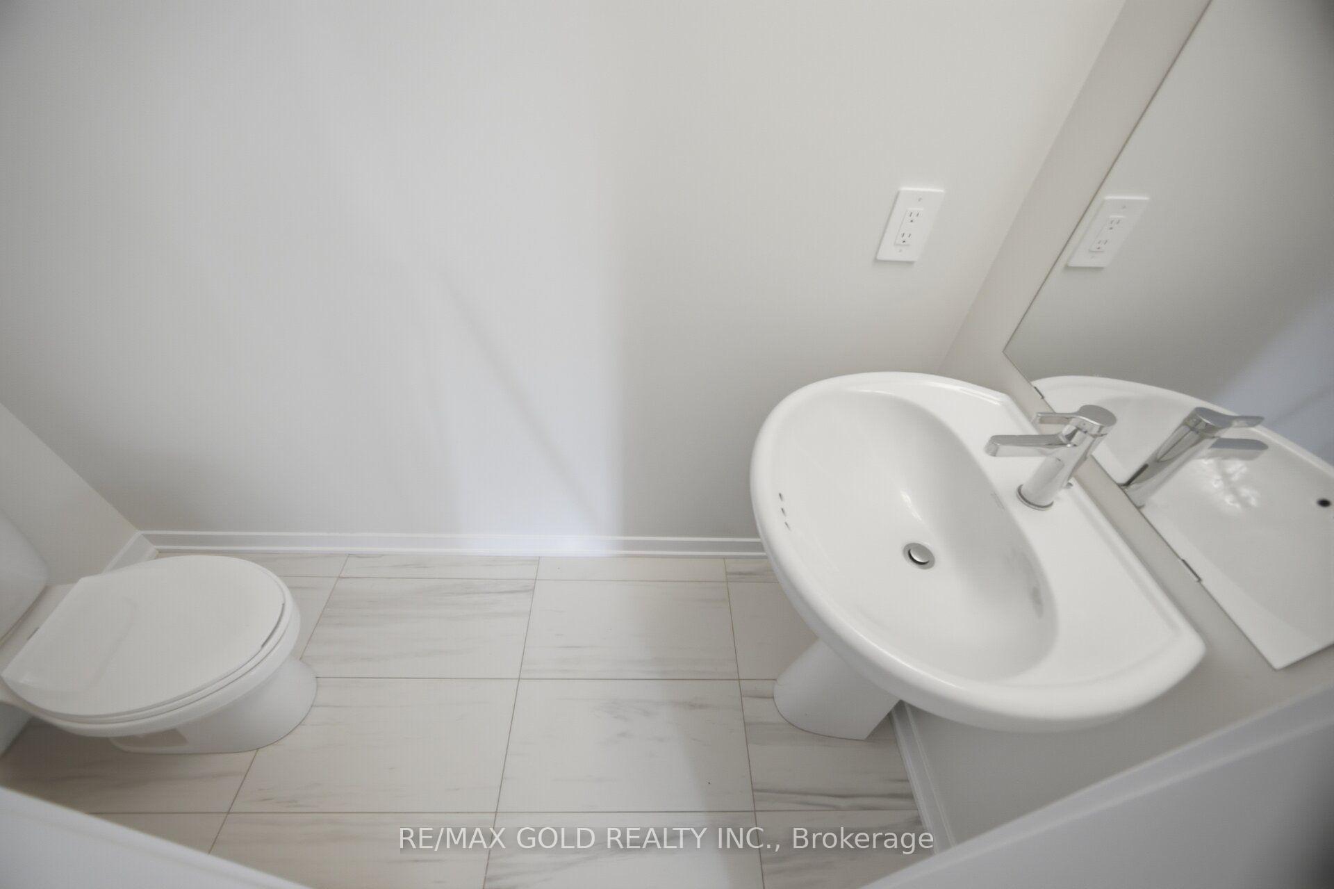 Photo 21 of Unit TH83, 39 Honeycrisp Crescent, Vaughan, Vaughan Corporate Centre — HOMEH