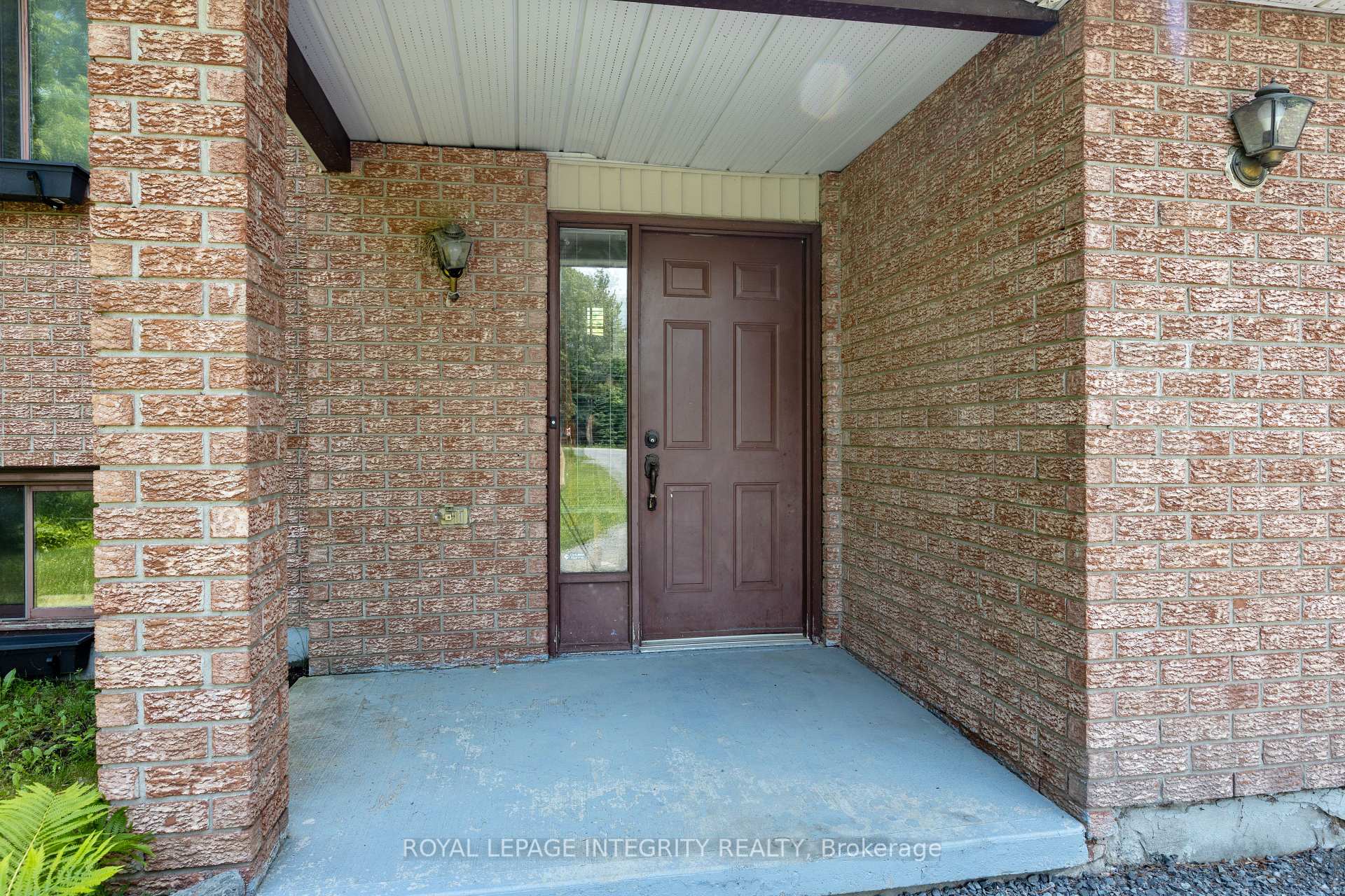 Photo 3 of 1702 Century Road, Ottawa, Manotick South to Roger Stevens — HOMEH